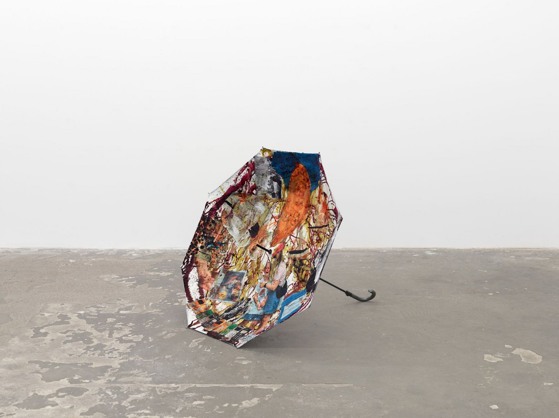 Monsieur Zohore, Das Unglück, 1844–2025, mixed media on knirps, 98 x 101 x 100 cm, photo: Ladislav Zajac. Courtesy of KOW.