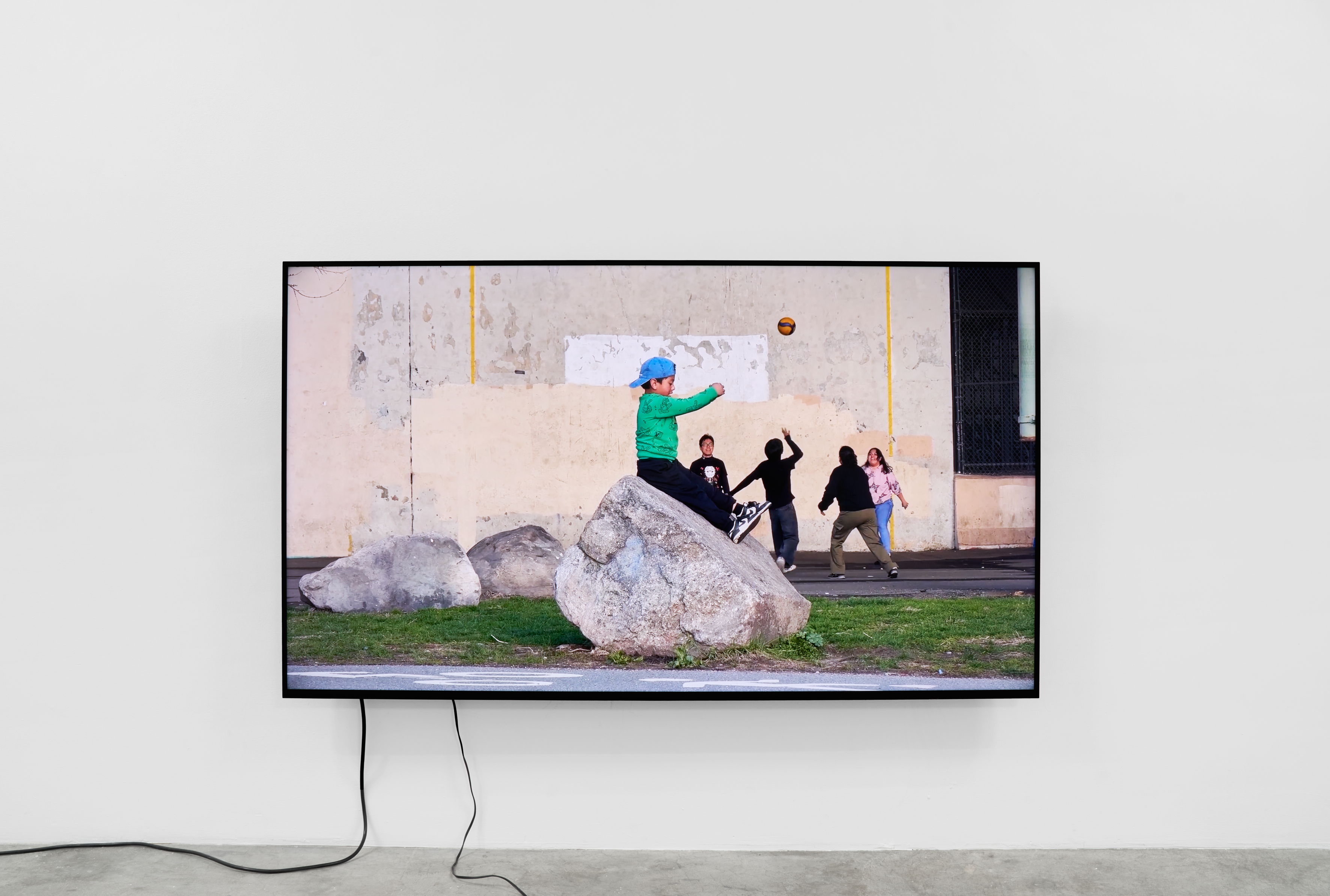 Moyra Davey, Four [чотири], 2025, HD video with sound, 32 minutes, 47 seconds. Courtesy of Simian, photography by Brian Kure / GRAYSC.