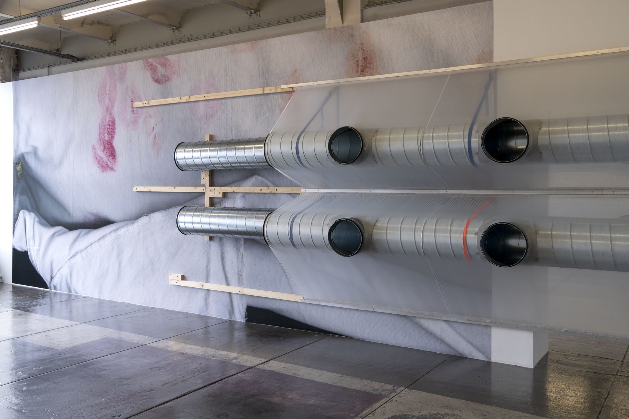 Installation View, ROSE TRRACTION (2025). Photos: ©Marc Domage, courtesy of the artist and Le Crédac