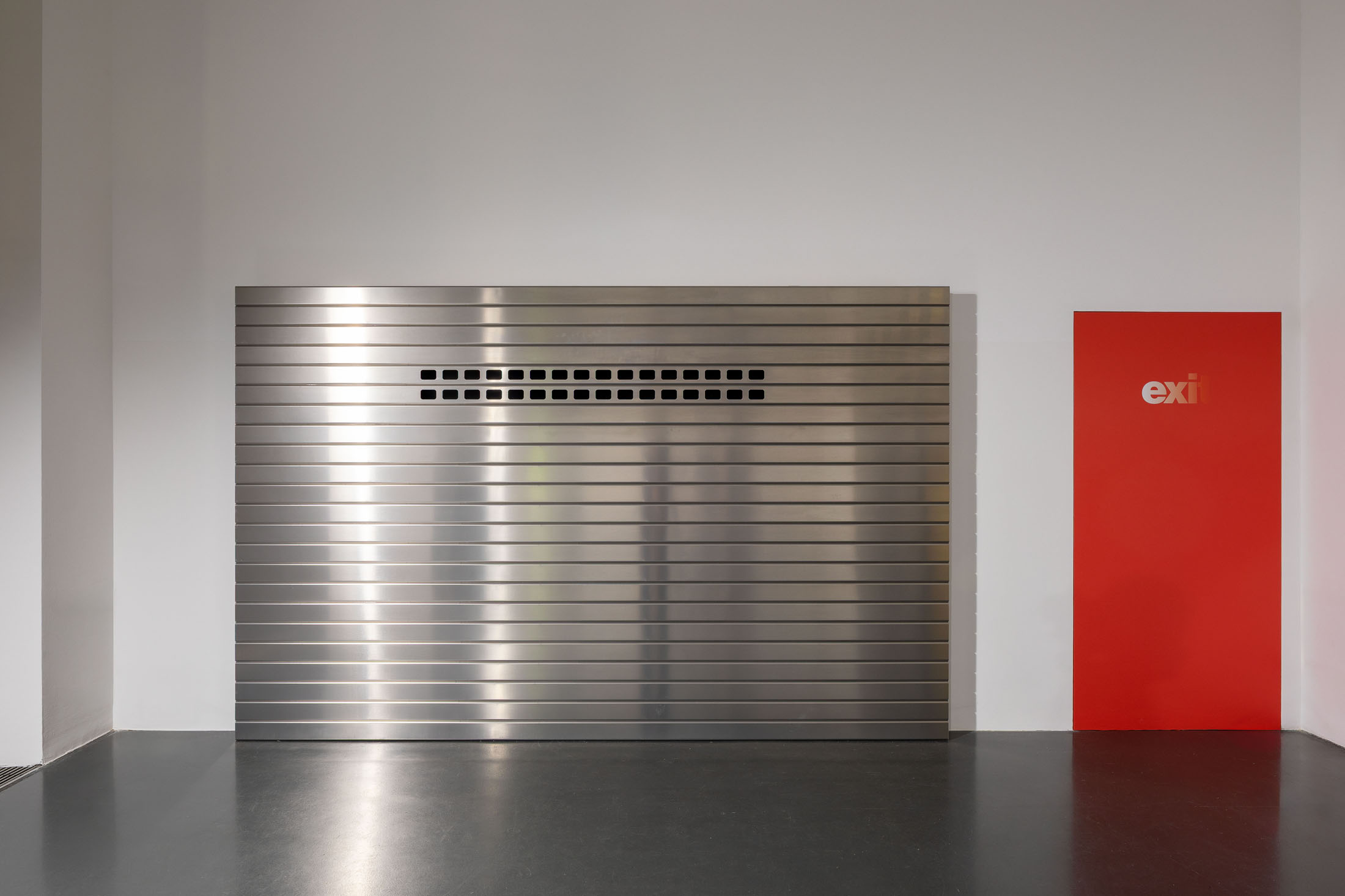 Gabriele Garavaglia & Miriam Laura Leonardi, Deadline With The World, Installation view, Istituto Svizzero, Milano, 2025 © Giulio Boem