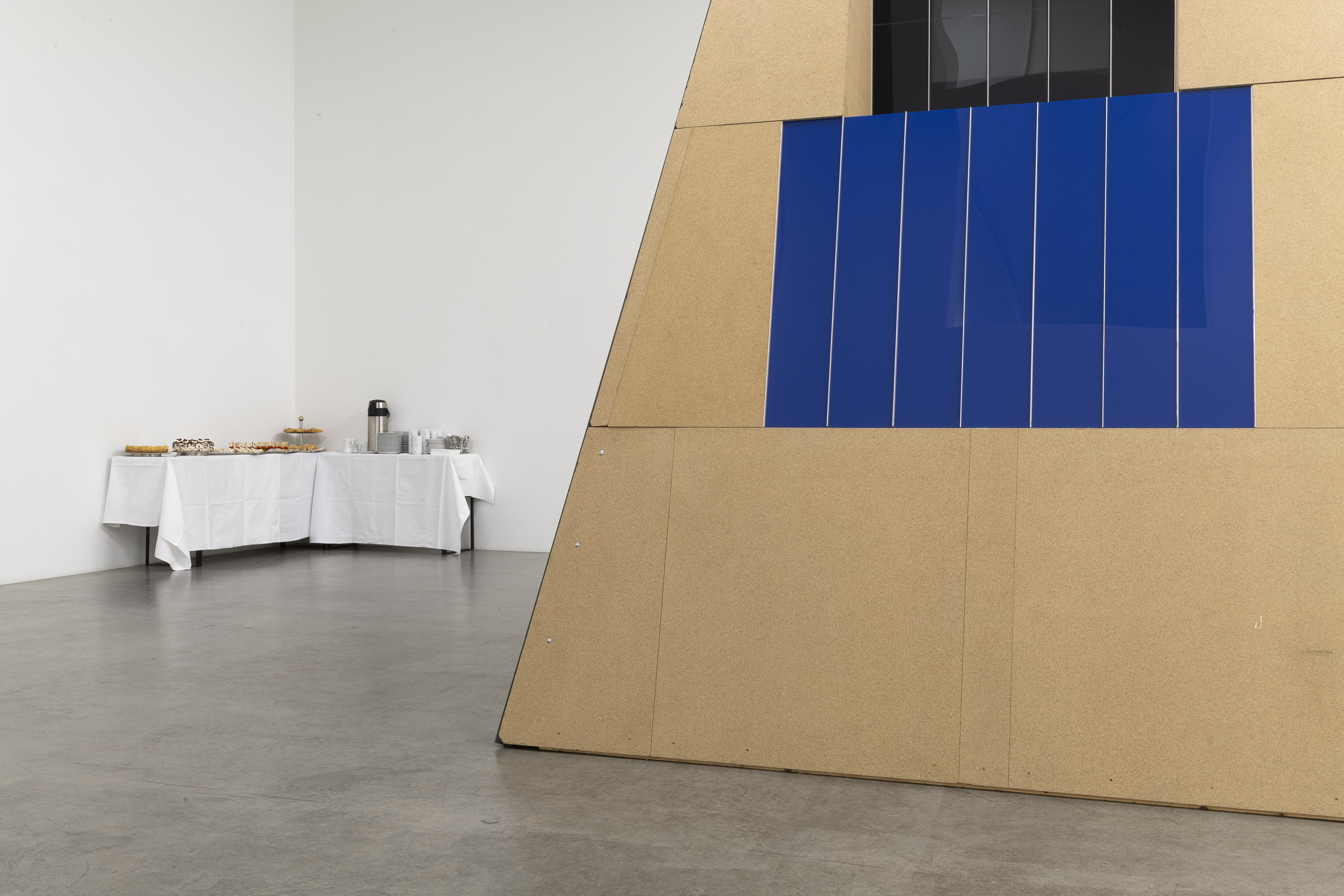 Manfred Pernice, estrel-docx, 22.11.2025 - 24.01.2026. Courtesy the artist and Galerie Neu, Berlin. Photographed by Stefan Korte.