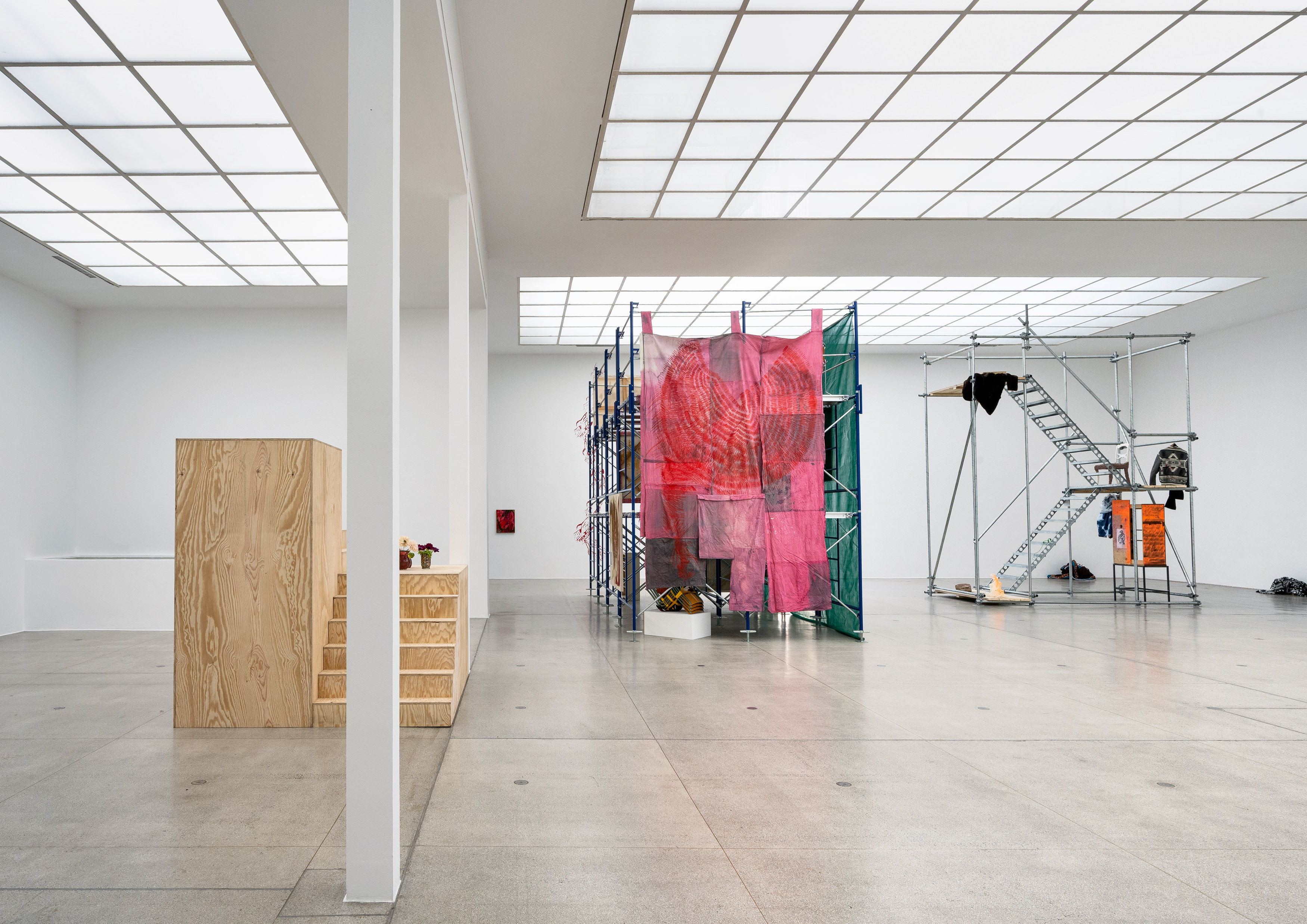 Duane Linklater, mâcistan, installation view. Secession 2025. Photo: Iris Ranzinger.