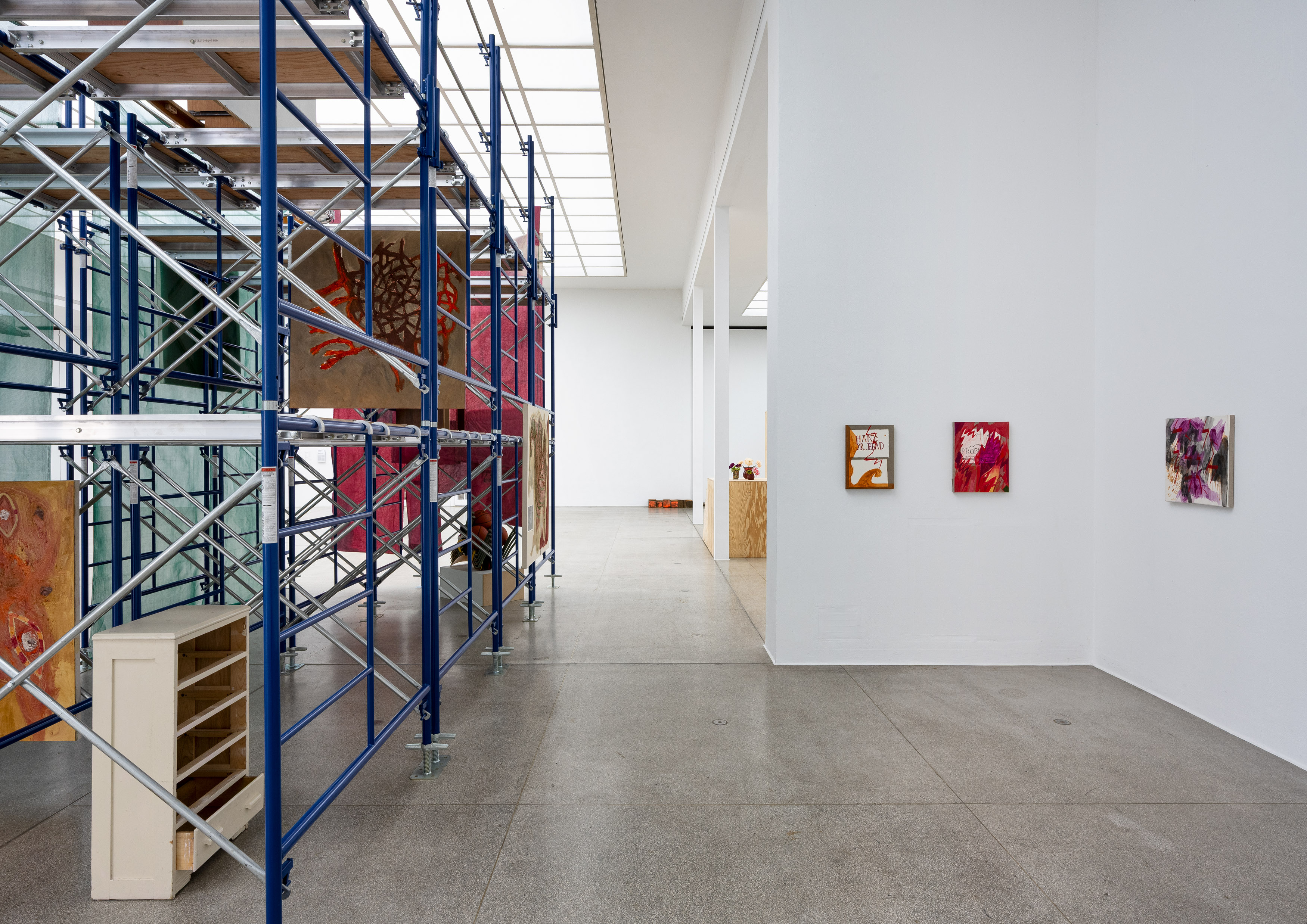 Duane Linklater, mâcistan, installation view. Secession 2025. Photo: Iris Ranzinger.