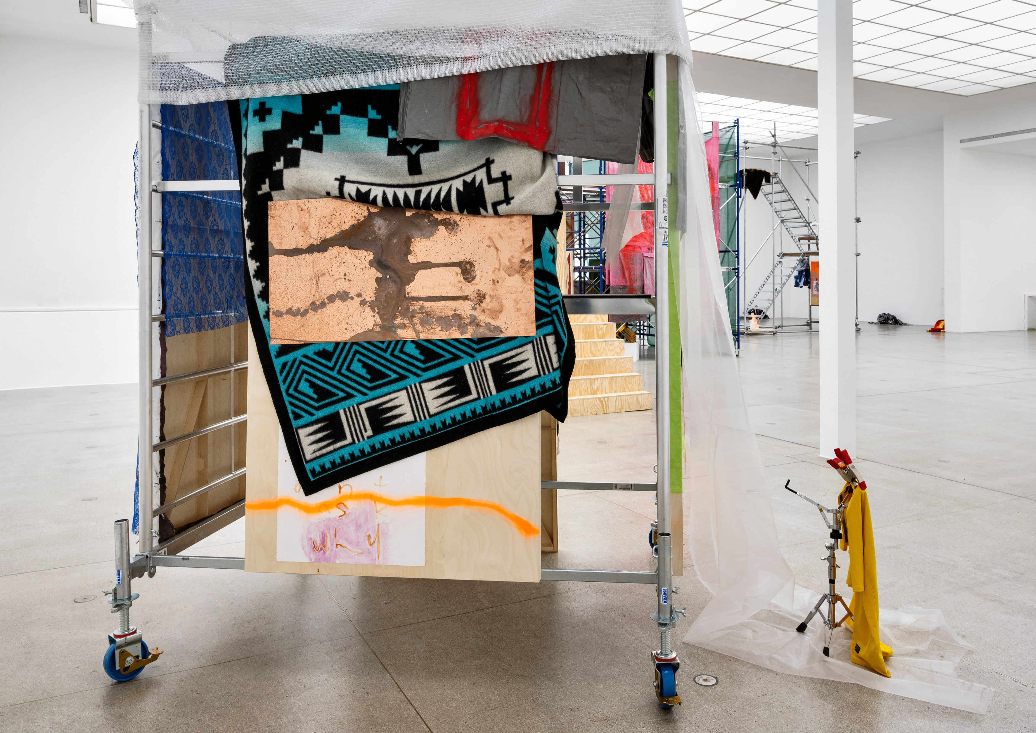 Duane Linklater, mâcistan, installation view. Secession 2025. Photo: Iris Ranzinger.