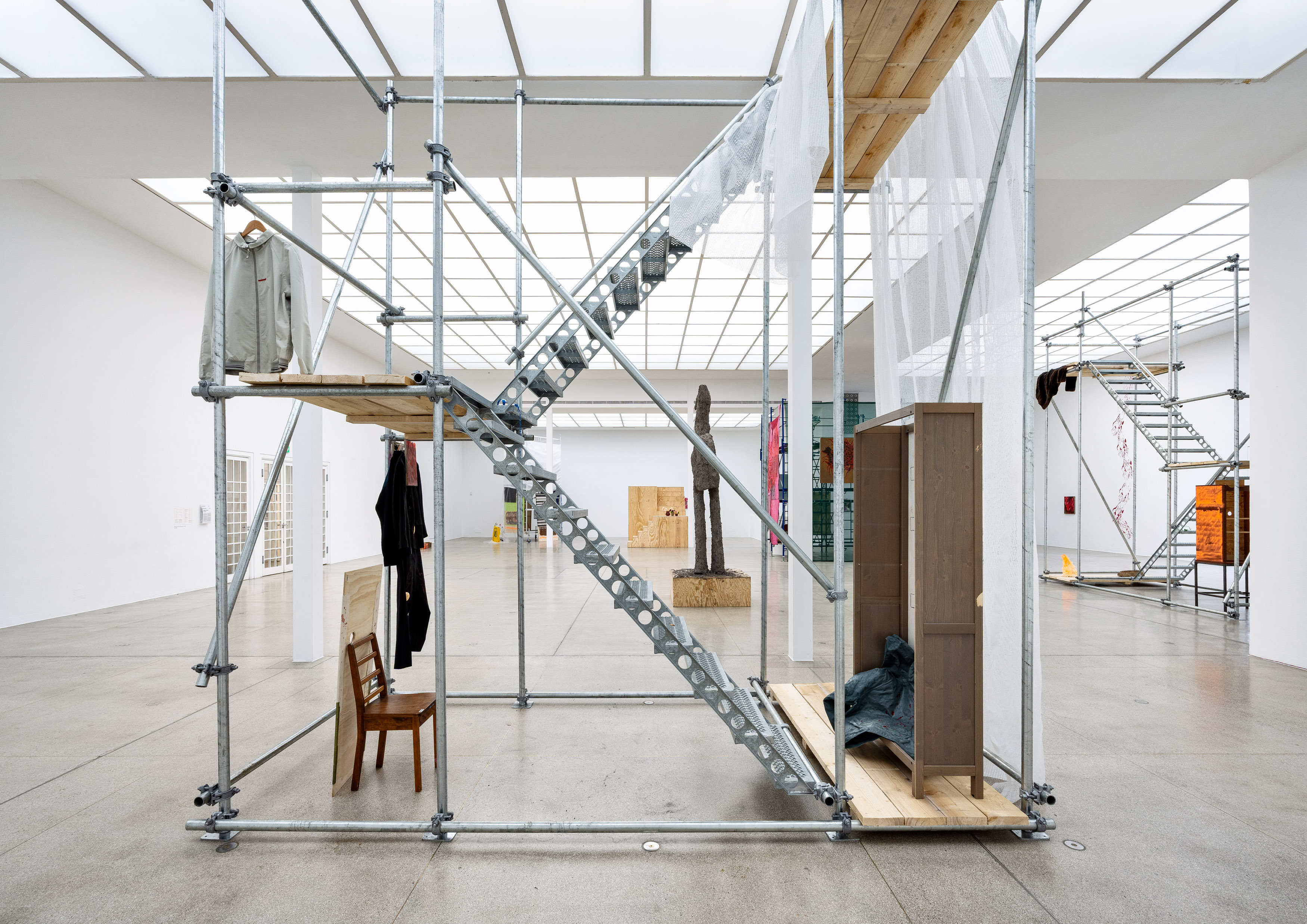 Duane Linklater, mâcistan, installation view. Secession 2025. Photo: Iris Ranzinger.