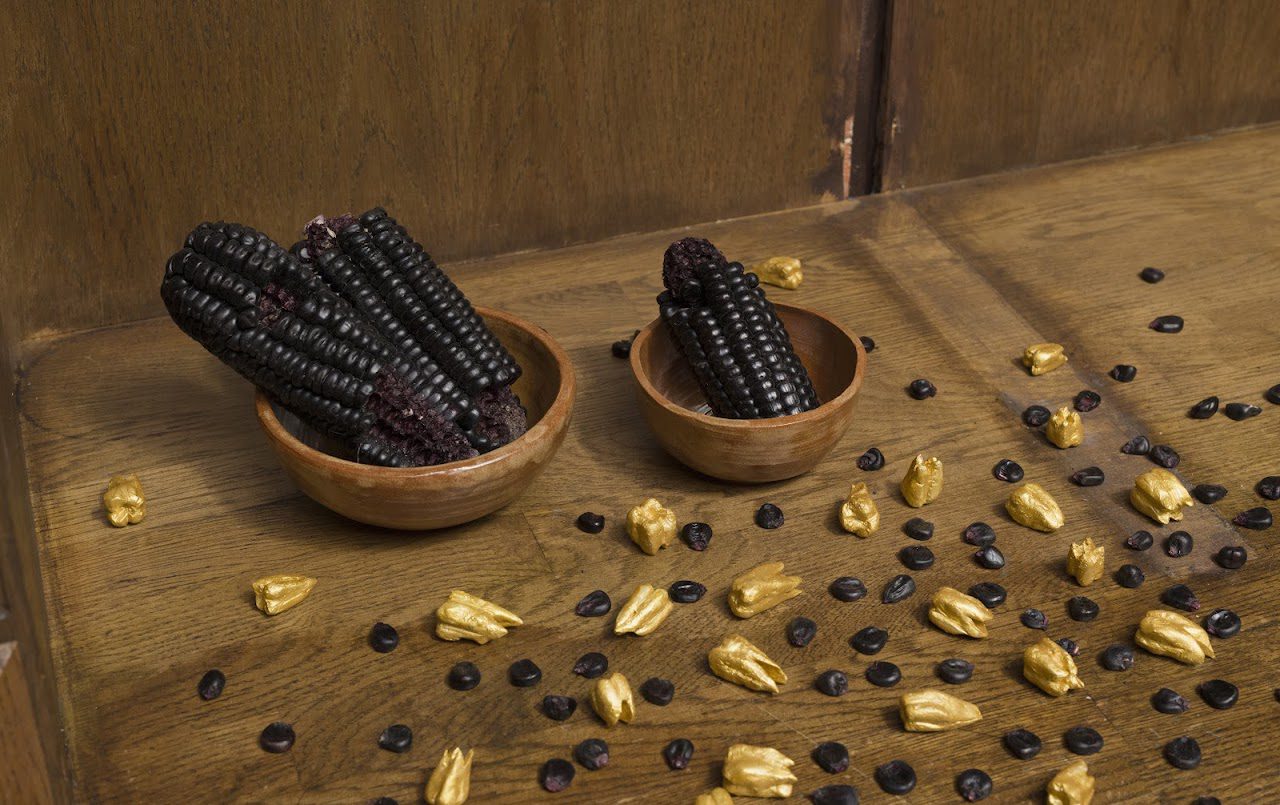 Inés Cardó, ofrenda IV / offering IV, 2025 Purple maize, air dry clay painted in acrylic and varnished, ceramic bowls Variable. Courtesy of the artist and Mara Projects. Photography by: Lelenthal Art Documentation.