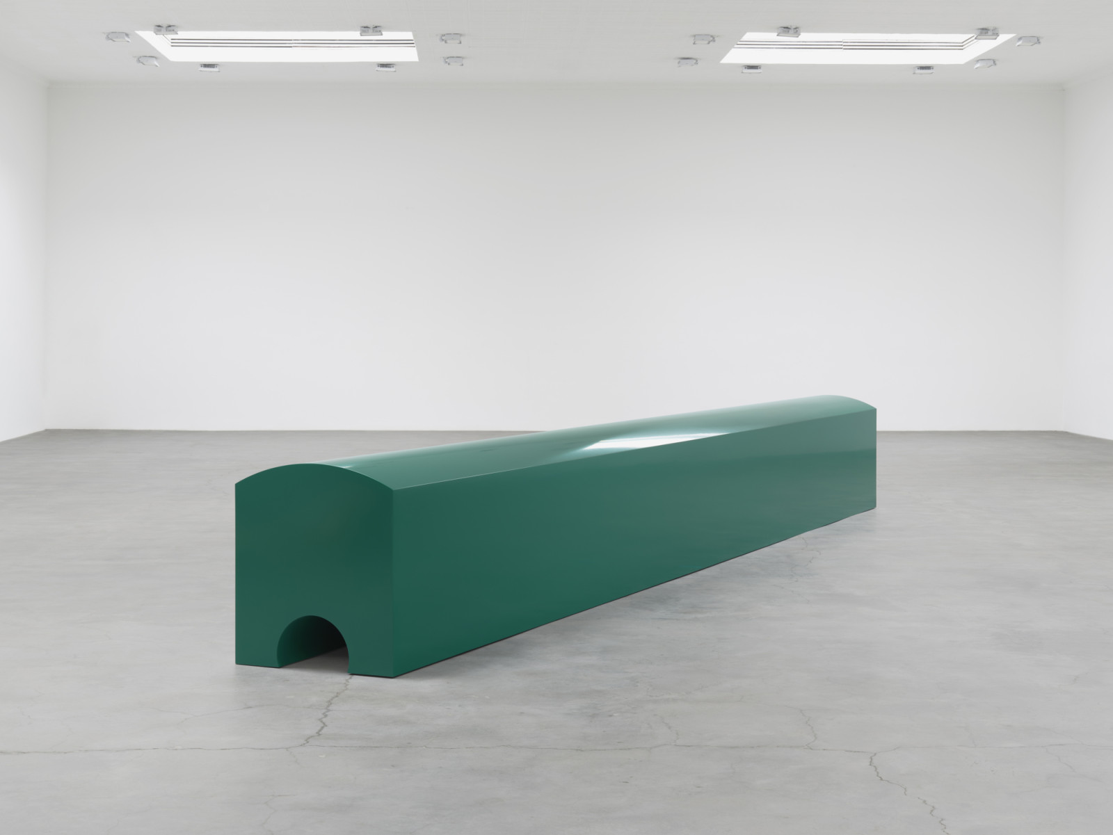 Katharina Fritsch, Tunnel 1979/2025, Aluminum, lacquer, 35⅜ × 315 × 31½ inches; 90 × 800 × 80 cm. Courtesy of the artist and Matthew Marks.
