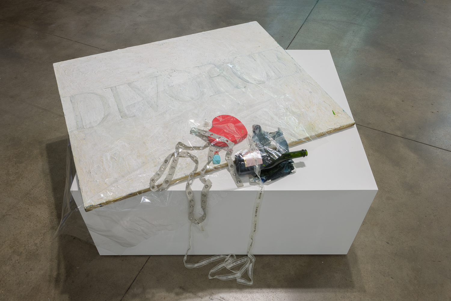 Jasmine Gregory, Conscious Uncoupling (Divorce), 2026, wine bottle, oil palette, ribbon, Sprüngli chocolate box, plastic, oil and glitter on linen. Courtesy of the artist, Karma International, Zurich, and Soft Opening, London. Photo: Rob Harris. 