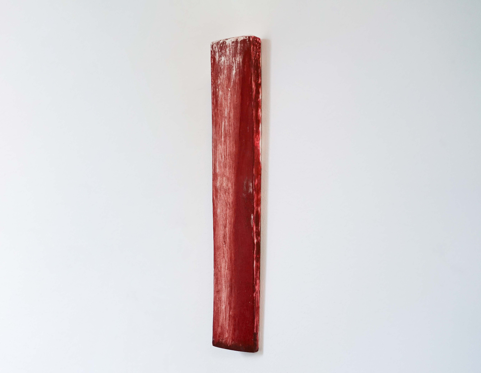 Nina Zeljković, Klocna (Klotz) no. 3, 2026, Found wood, cassein, egg tempera, wax, 38.5 x 5 x 3.5 cm. Courtesy of the artist and Stooj Fine Arts, Berlin.