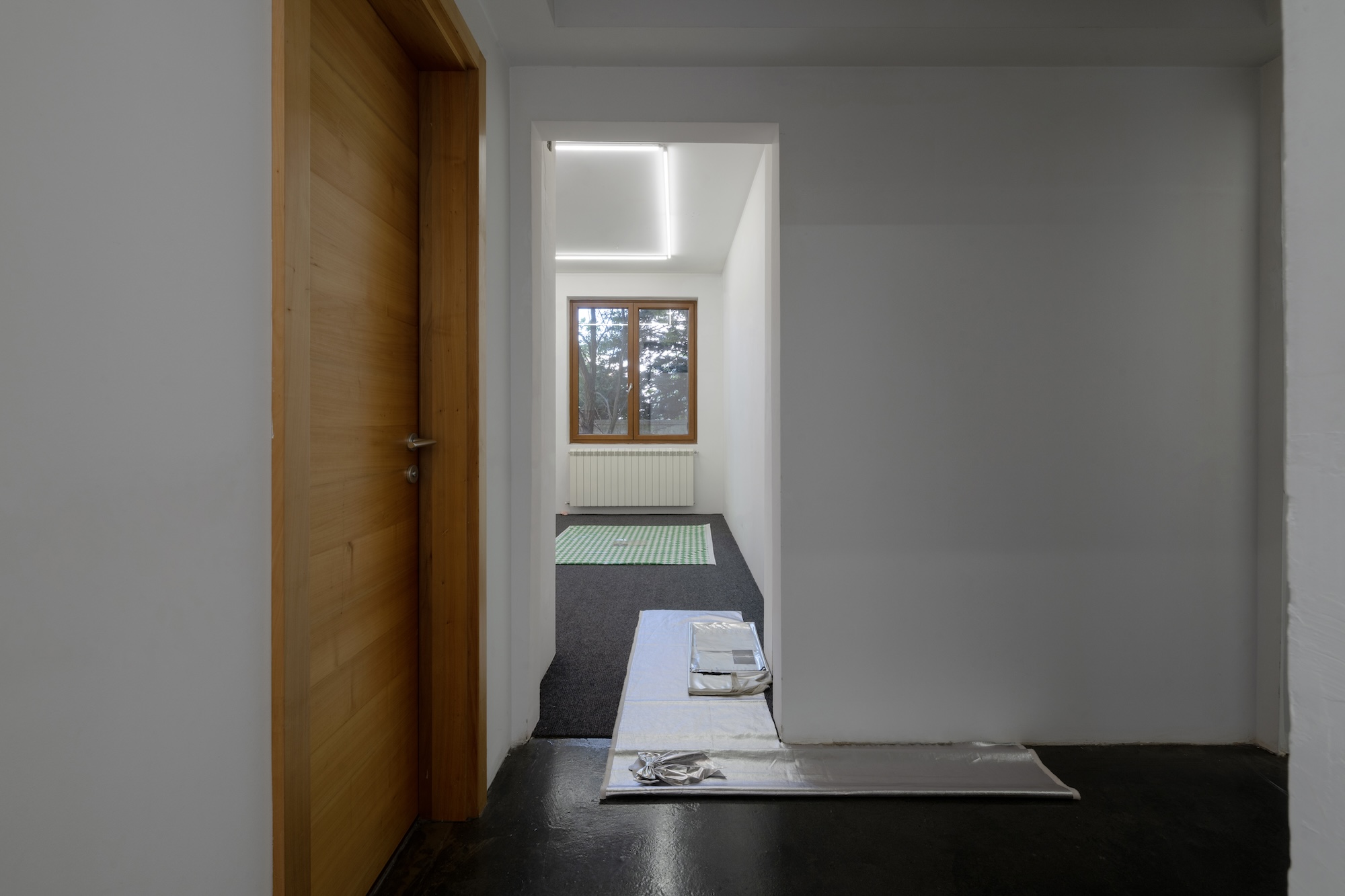 Installation view: Ivana Kojić and Marianne Mueller, Belgrade. Courtesy of Autokomanda. Photography: Bojana Janjić.