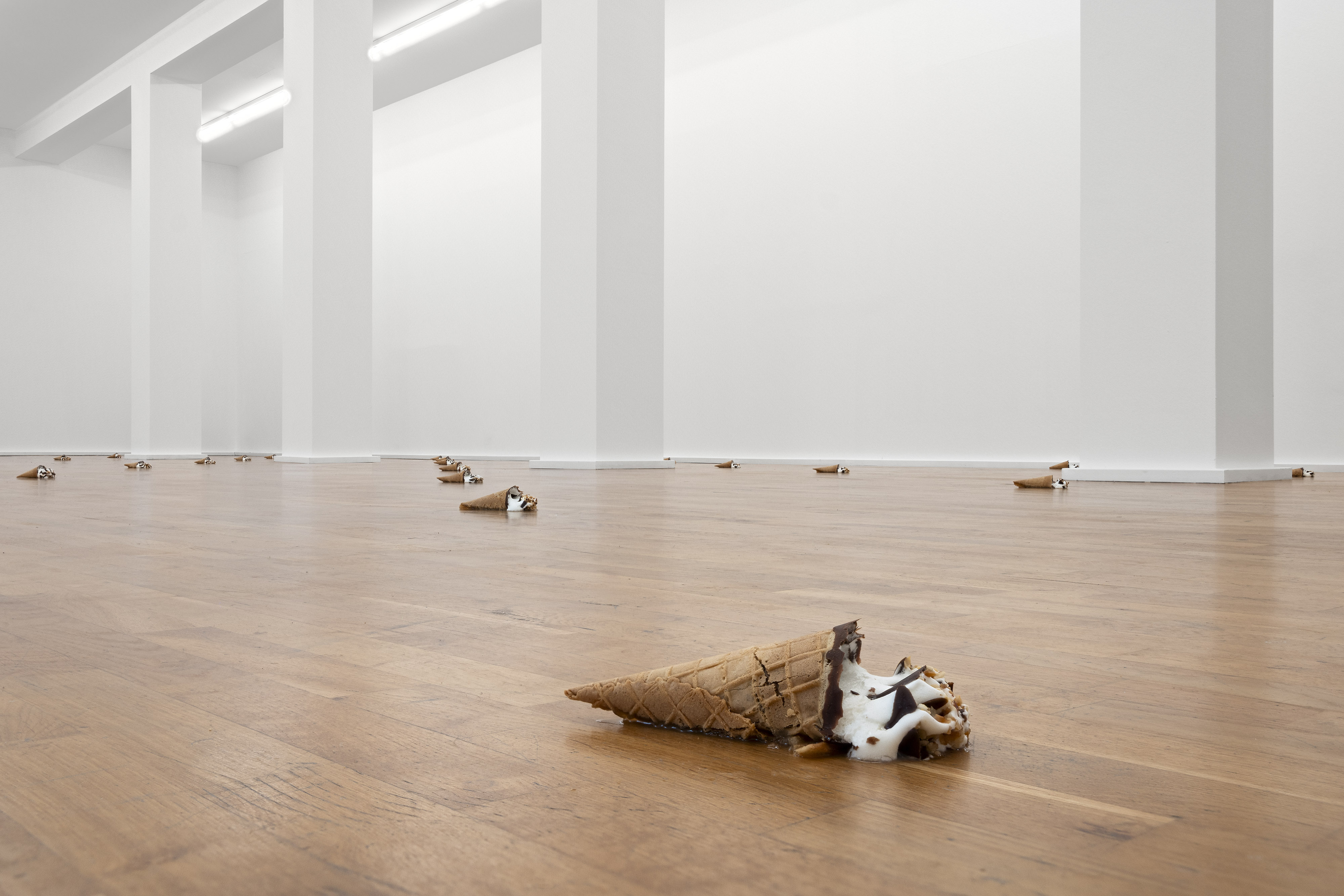 Nina Beier, Old Friends, 2025, Installation view MGKSiegen, The Social Life of Things, Courtesy the artist and Croy Nielsen Gallery, Vienna, Photo: Philipp Ottendörfer