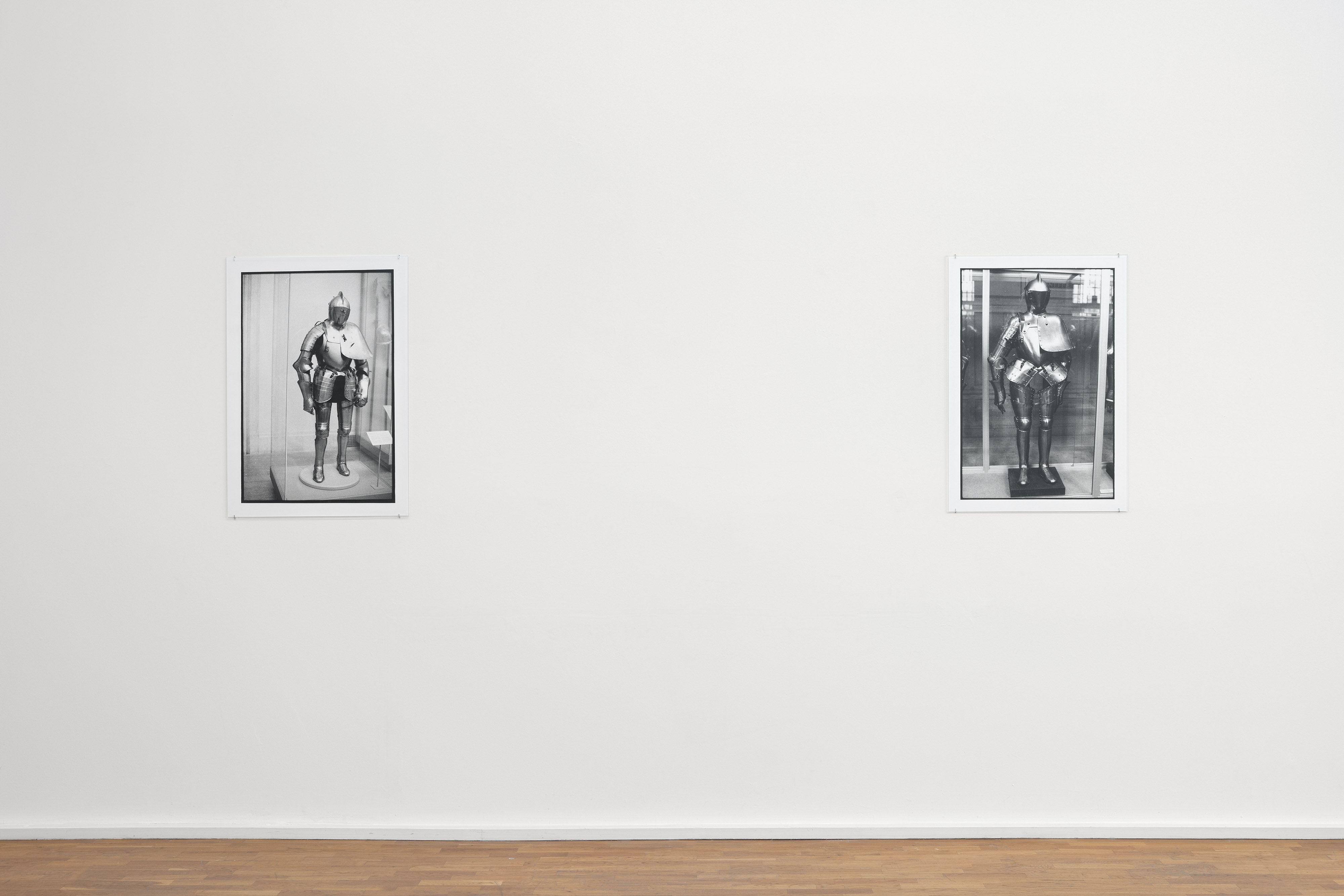 Zoe Leonard, Untitled, (Cat+Mouse), 1990/1992, Installation view MGKSiegen, The Social Life of Things, Courtesy the artist and Gisela Capitain Gallery, Cologne, Naples, Photo: Philipp Ottendörfer Installation view, The Social Life of Things, Works by Zoe Leonard, Display II and Display IV, 1990/2025, Courtesy the artist and Gisela Capitain Gallery, Cologne, Naples, Photo: Philipp Ottendörfer