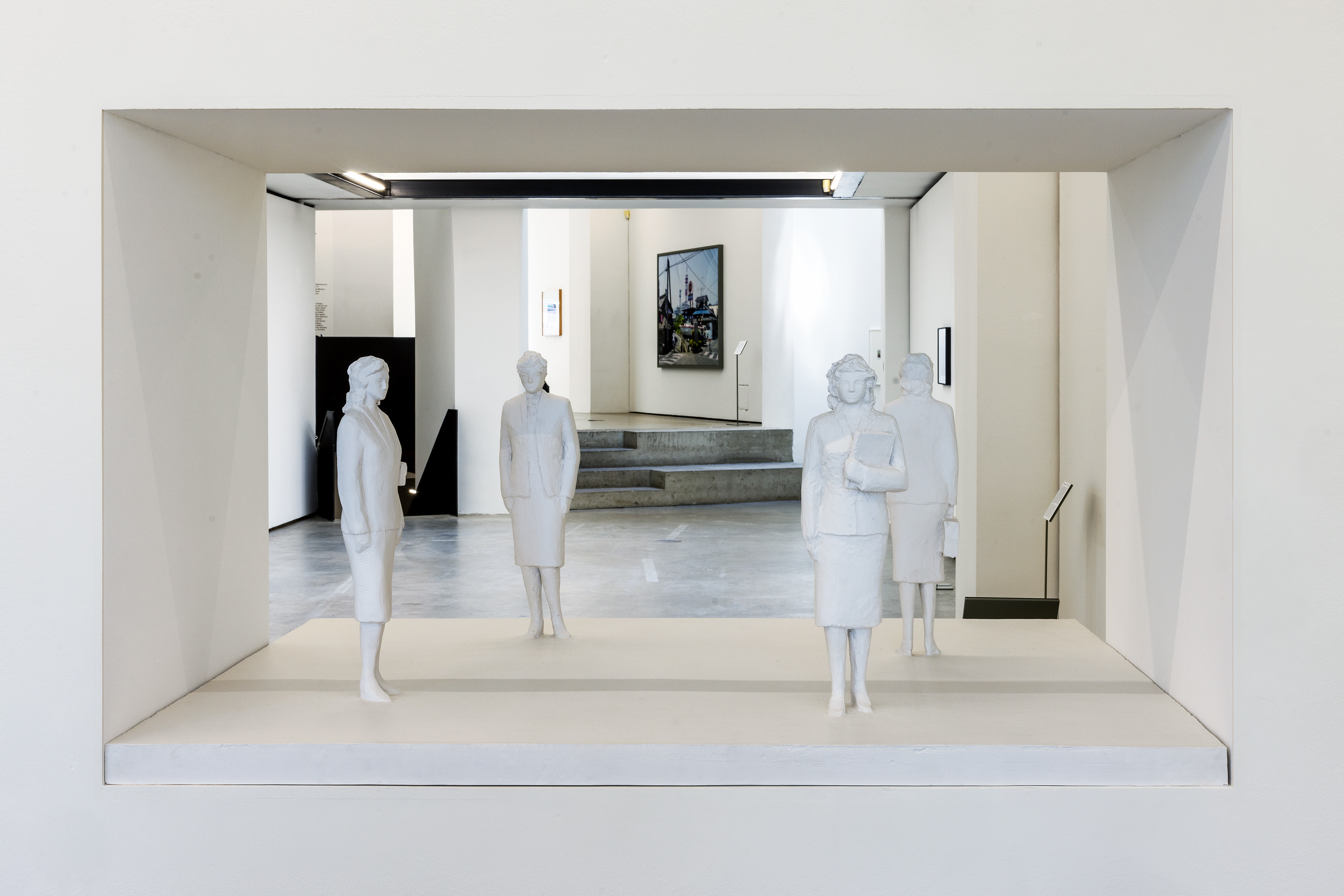 Installation view, Passants parmis les pierres, fjk3—Contemporary Art Space, Vienna, 2026. Photo: Lisa Rastl.
