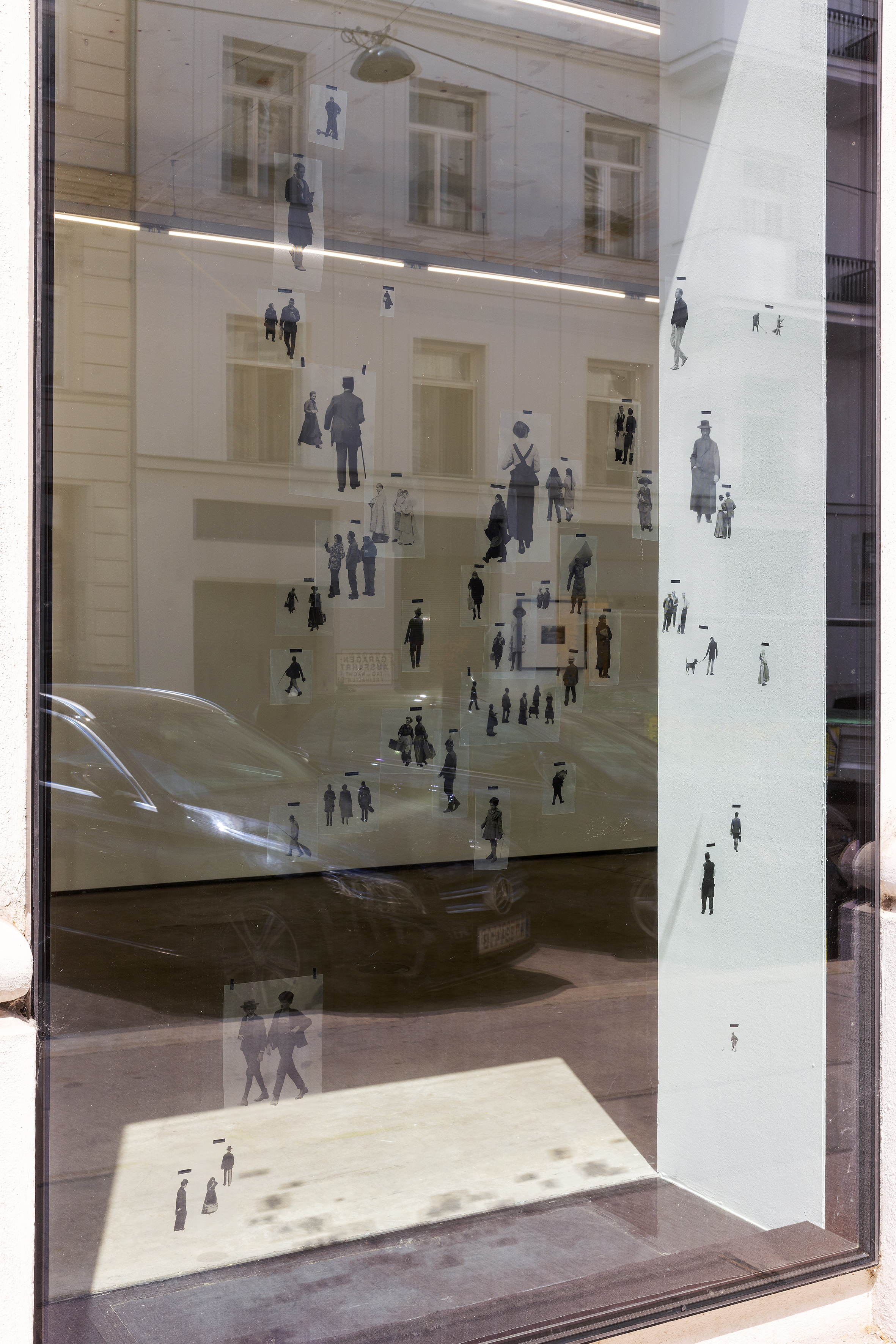 Installation view, Passants parmis les pierres, fjk3—Contemporary Art Space, Vienna, 2026. Photo: Lisa Rastl.