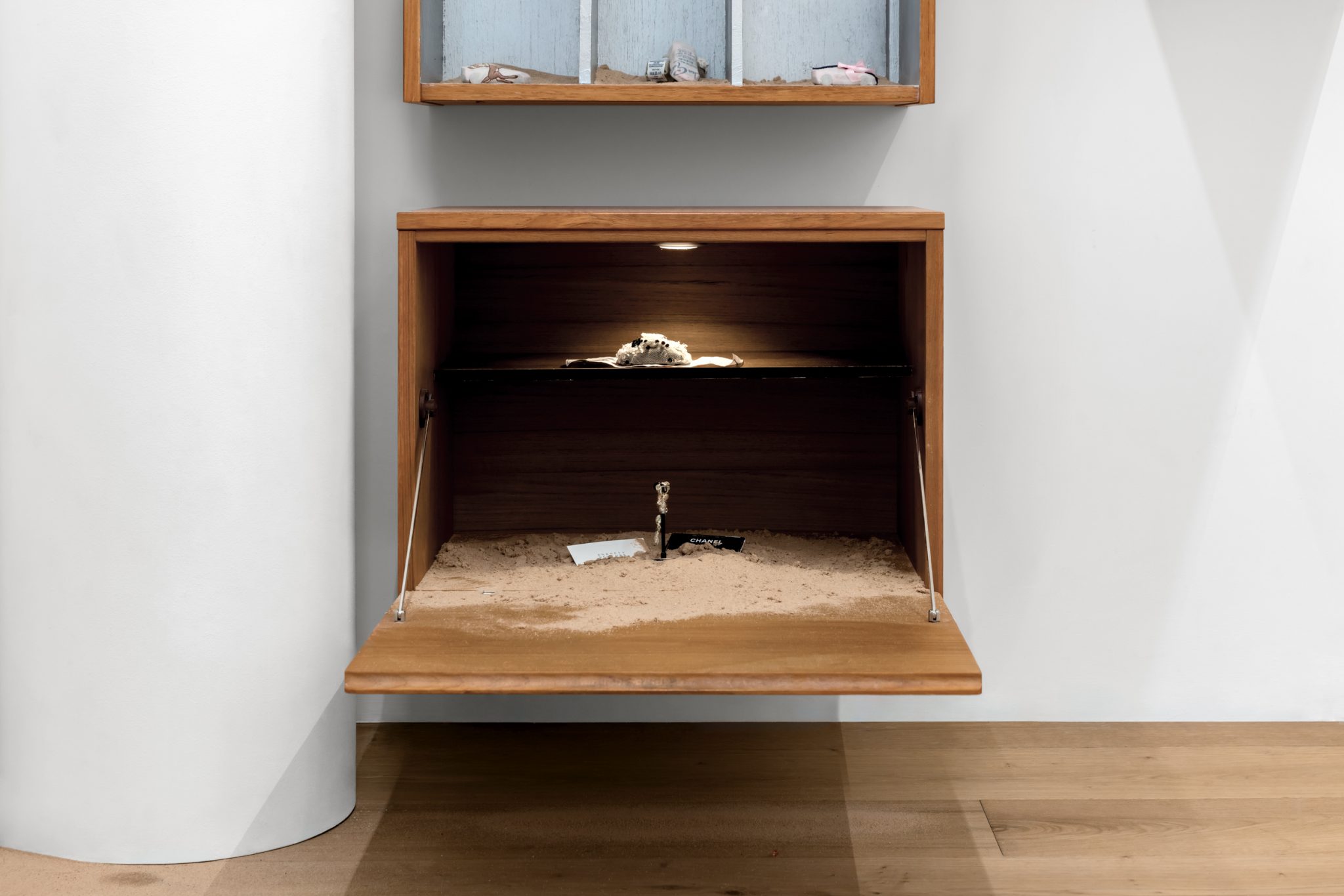 Installation view, DeSe Escobar: Pep Rally (2026). Courtesy of the artist and Galerina, London.