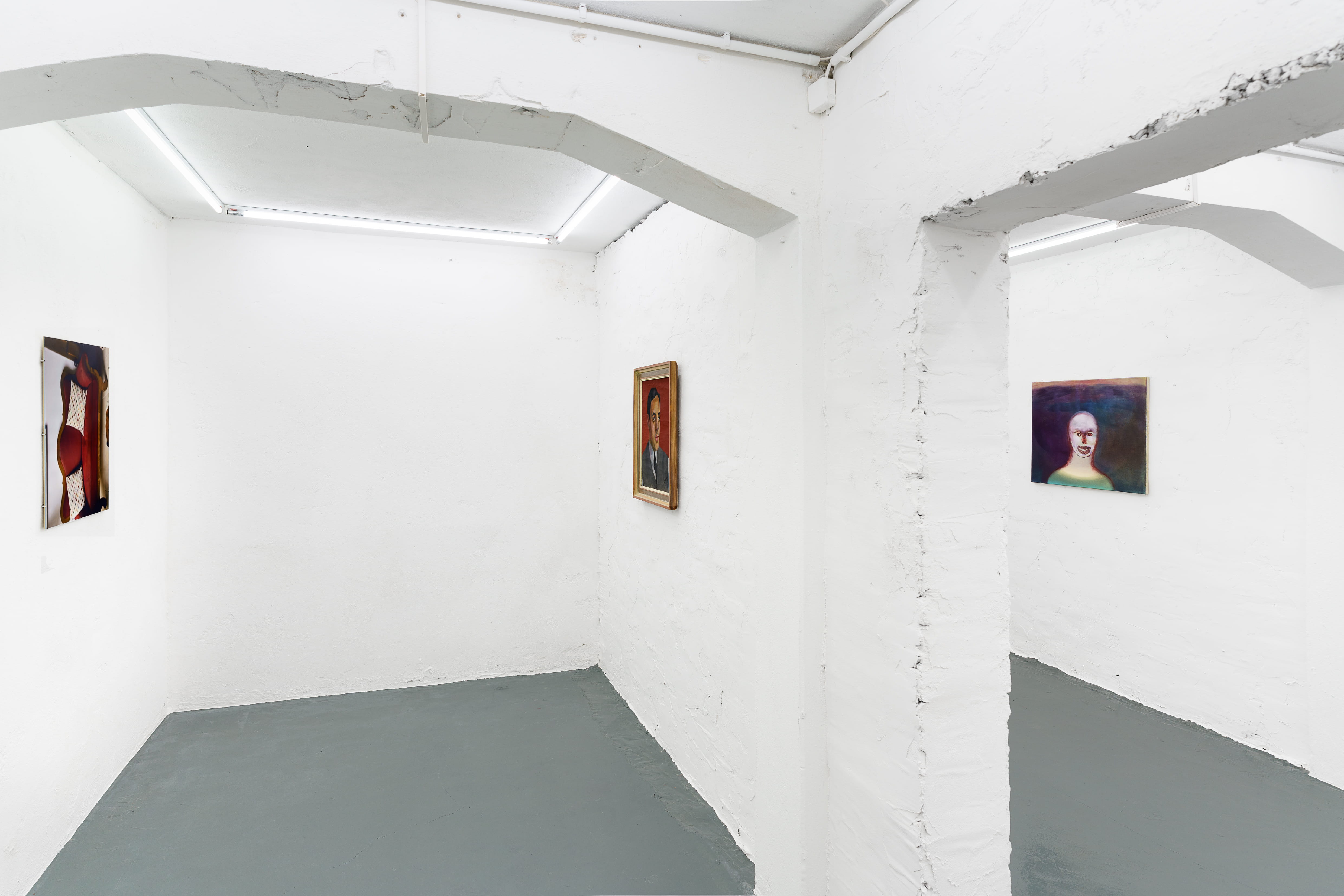 Installation view, Mirror Head (2026). Courtesy of the artists and FLAT$, Düsseldorf. Photography by Jana Buch.