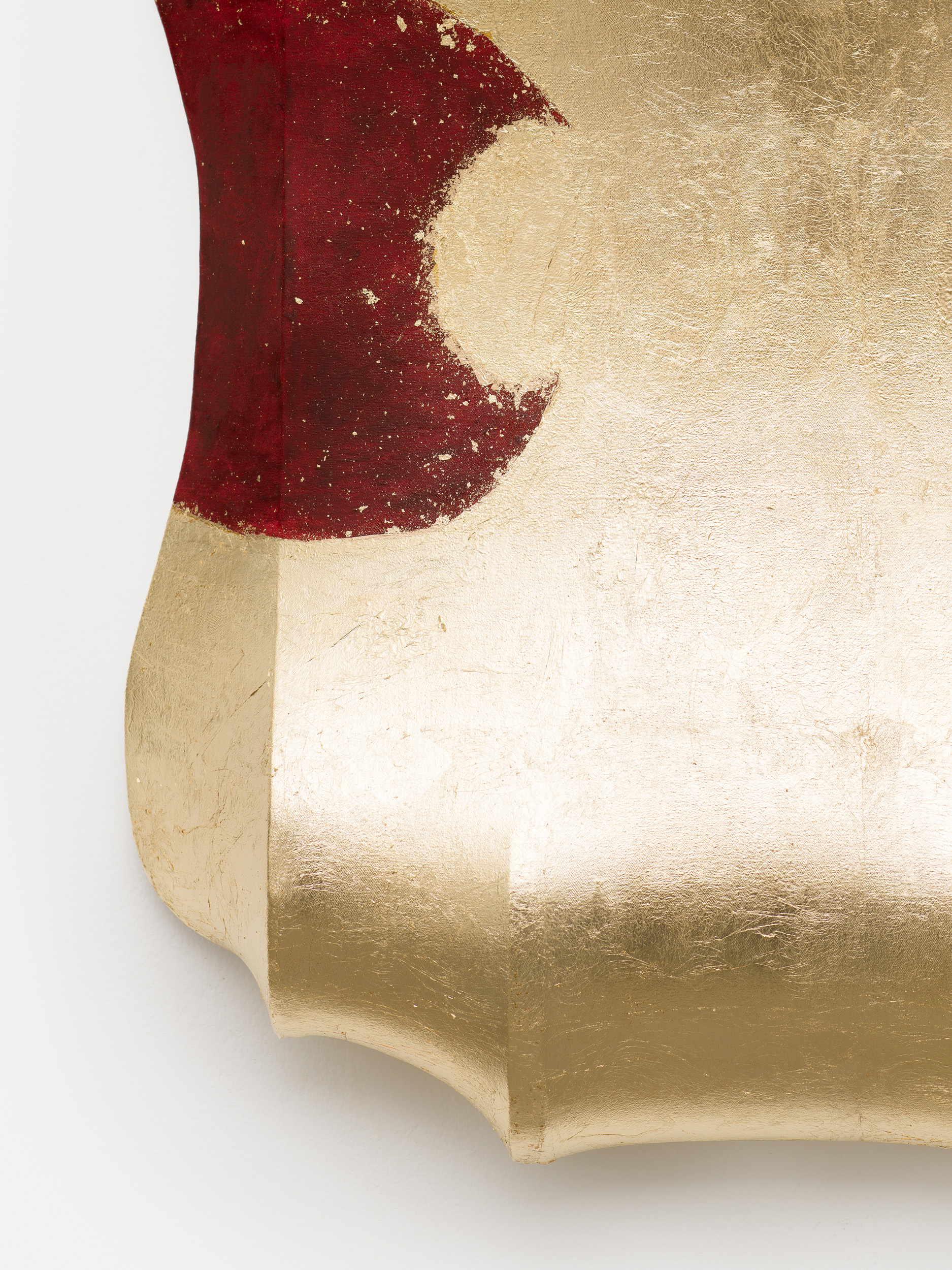 Adrienne Maki, Volumen 8 (Chi Ama Mangia Mele), 2026, Oil and metal leaf on linen 93 x 68 x 14 cm 36⅔ x 26¾ x 5½ inches. Courtesy of the artist and Super Super Markt, Berlin.