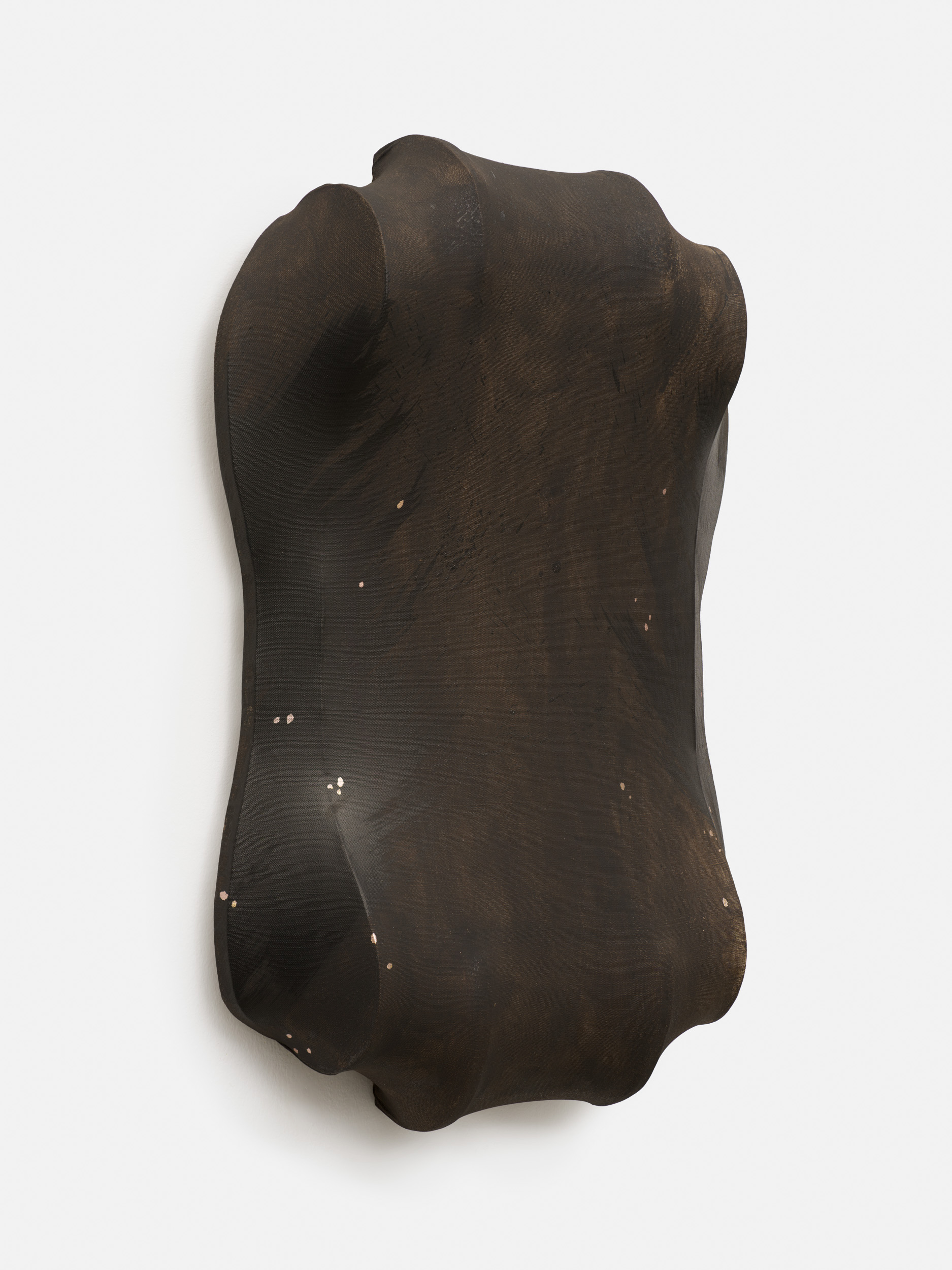 Adrienne Maki, Volumen 4 (Of the Fireflies), 2026, Distemper, ink, and metal leaf on linen, 93 x 68 x 14 cm 36⅔ x 26¾ x 5½ inches. Courtesy of the artist and Super Super Markt, Berlin.