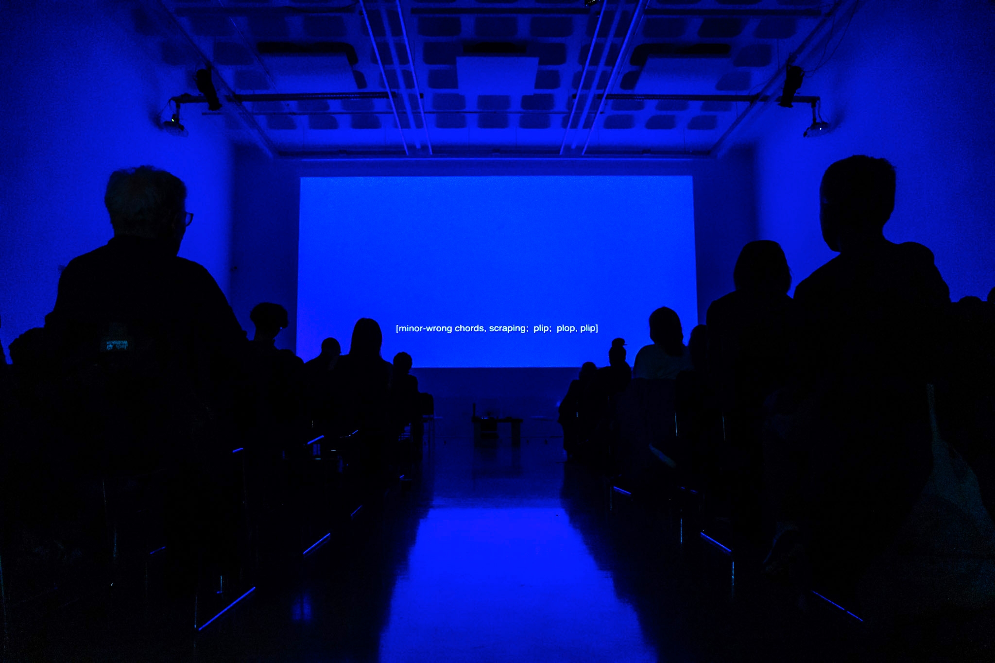 Derek Jarman / Blue Description Project – Christopher Robert Jones og Liza Sylvestre Blue (2023) / Blue Description Project (2023). Courtesy of the artists and O-Overgaden.