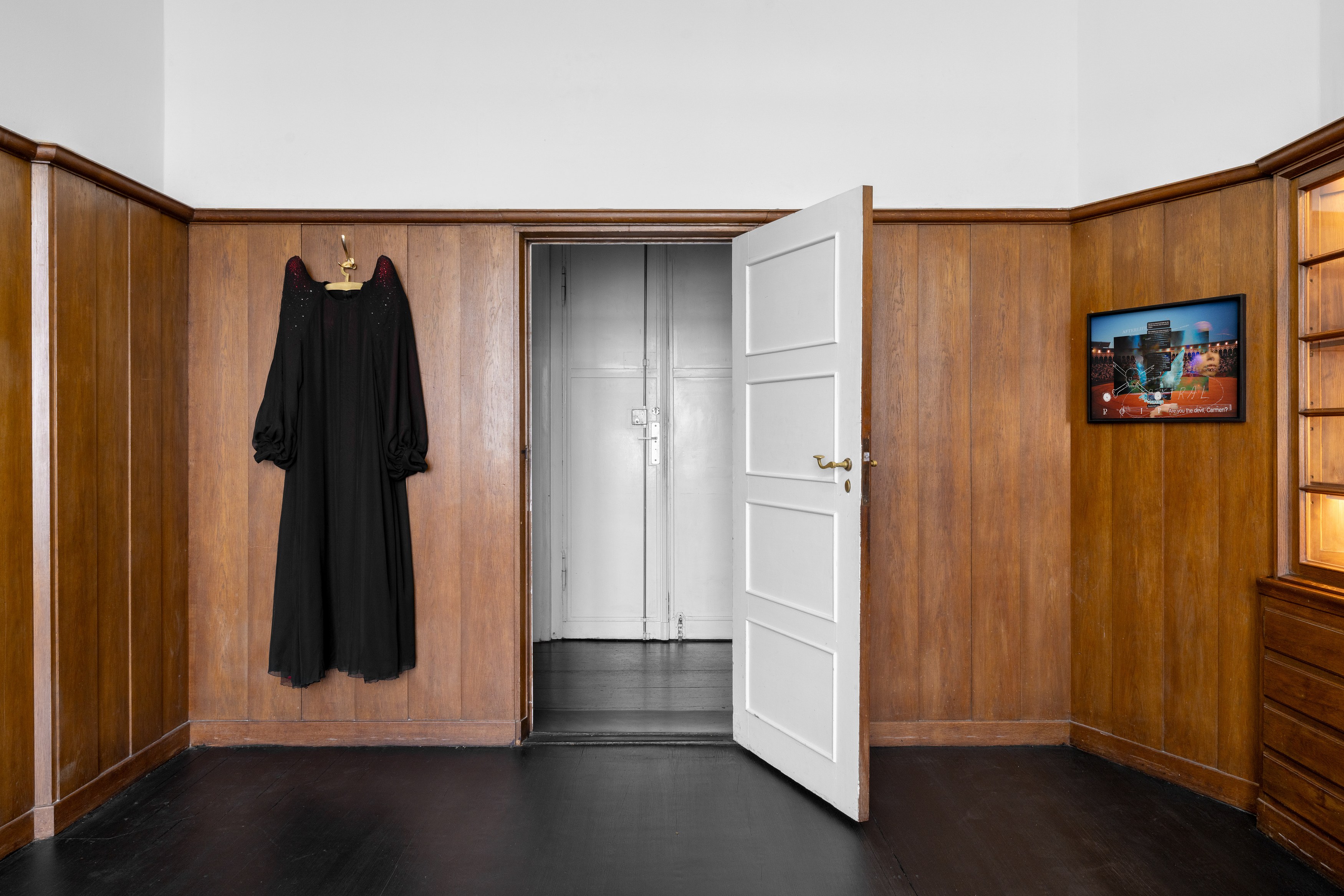Installation view, Wu Tsang: Μέτοικε (2026). Courtesy of Galerie Isabella Bortolozzi, Berlin. Photos by Graysc.