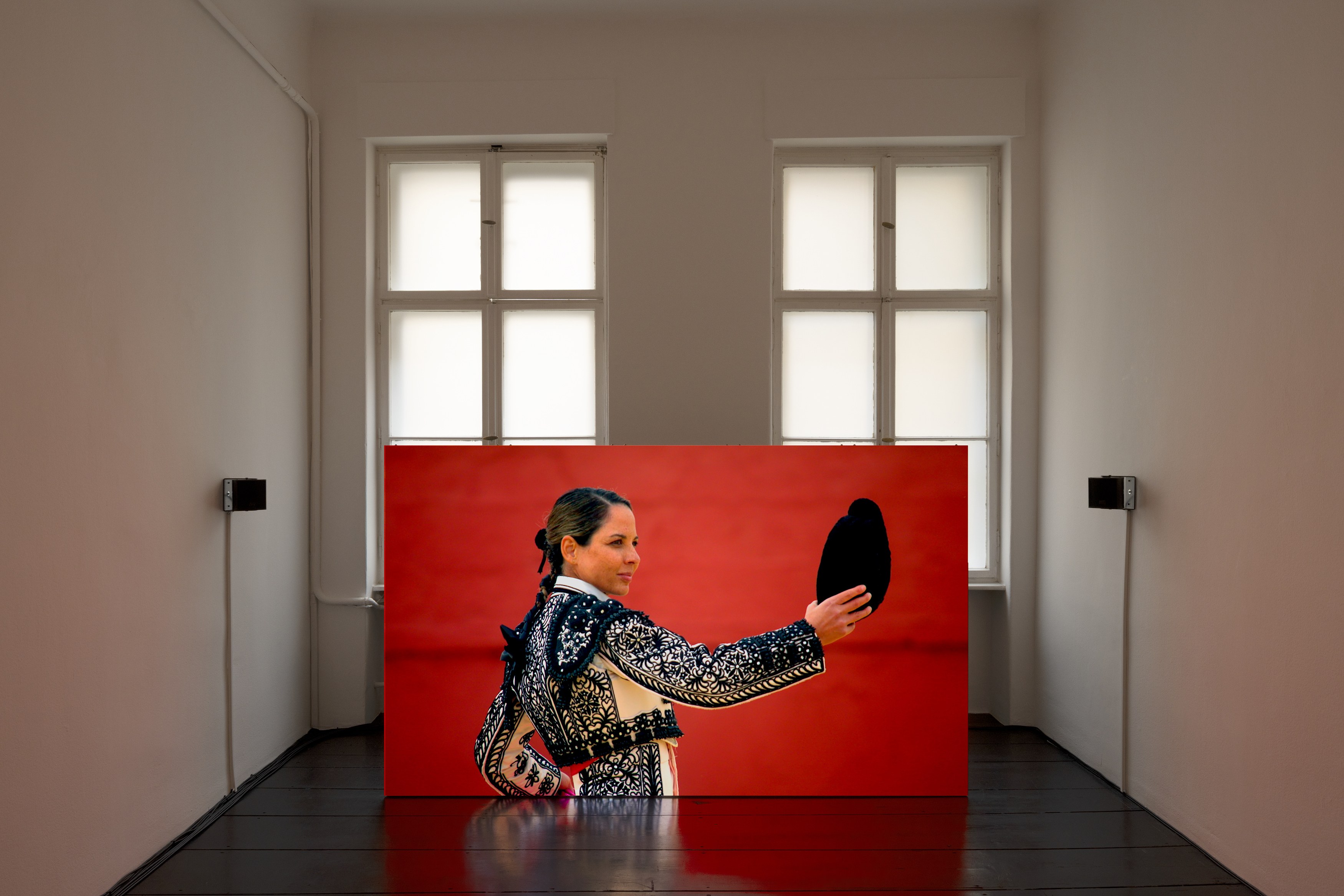 Installation view, Wu Tsang: Μέτοικε (2026). Courtesy of Galerie Isabella Bortolozzi, Berlin. Photos by Graysc.
