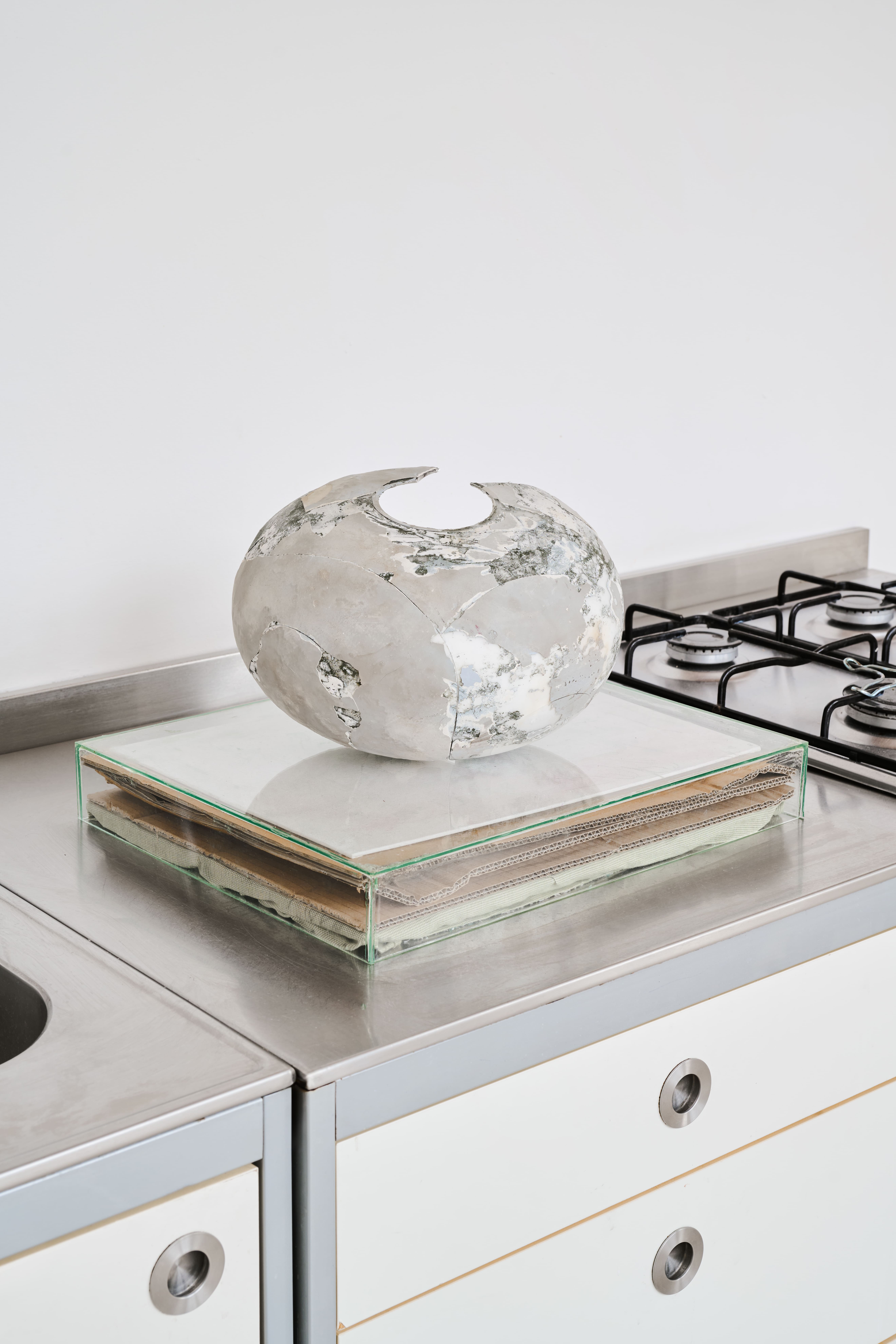 Lorenzo De Bellis, Untitled, 2026, Glass, plaster, cardboard, 43 × 36 × 26 cm. Courtesy of the artist and Double.