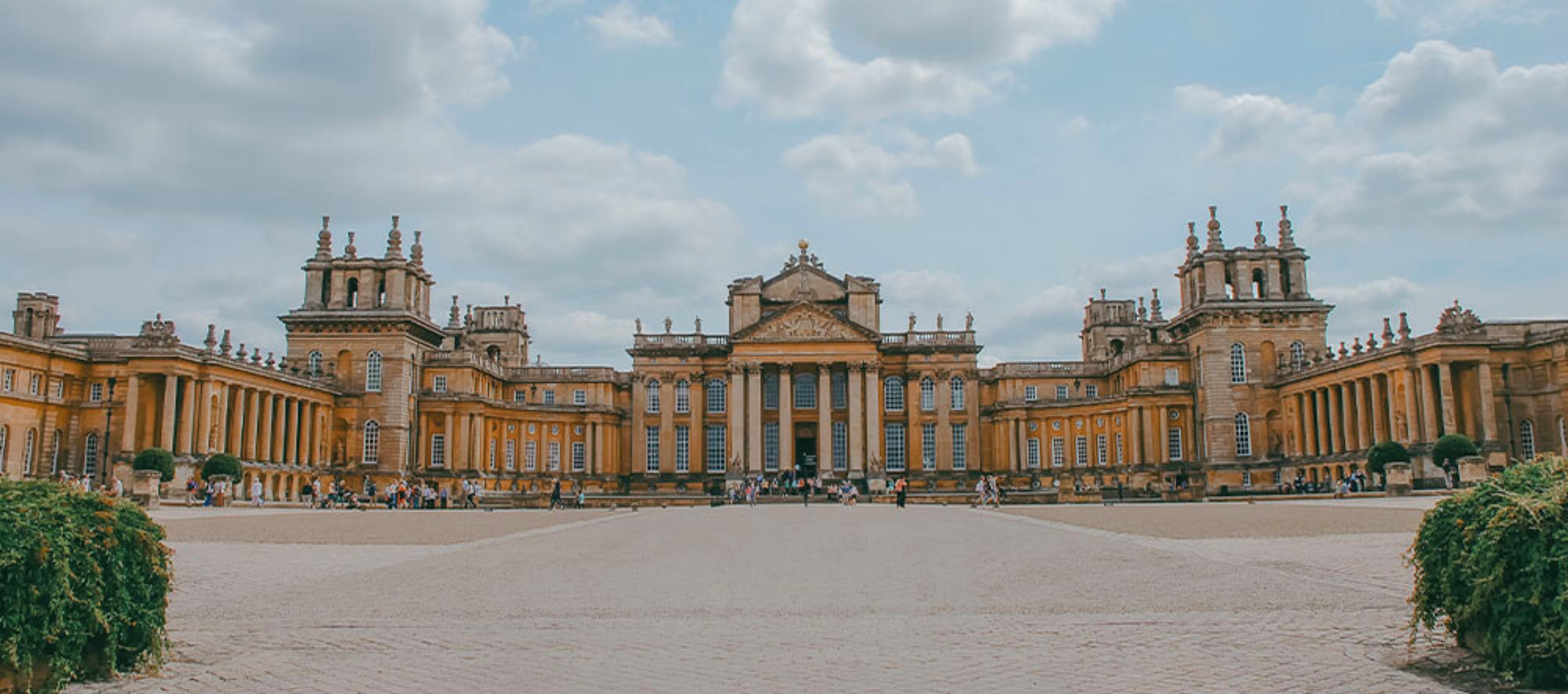 Travel to Blenheim Palace on The Northern Belle luxury train. Includes 3 course brunch and 6 course dinner including wine