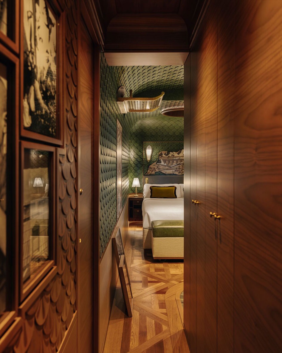 Bedroom of the private suite onboard the Venice Simplon-Orient-Express, L'Observatoire.