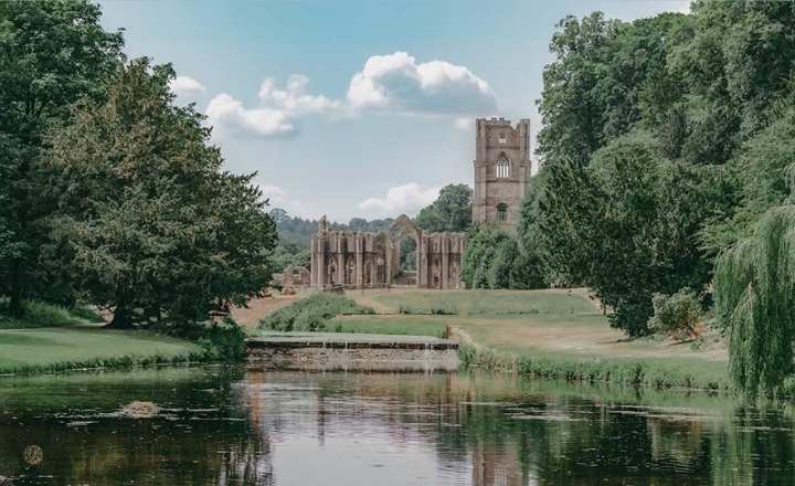 The Northern Belle to Fountains Abbey & Studley Royal Water Gardens