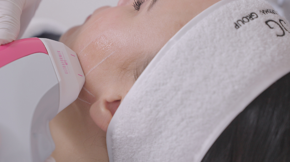 A professional Ultraformer MPT session helps tighten and lift the jawline without downtime.