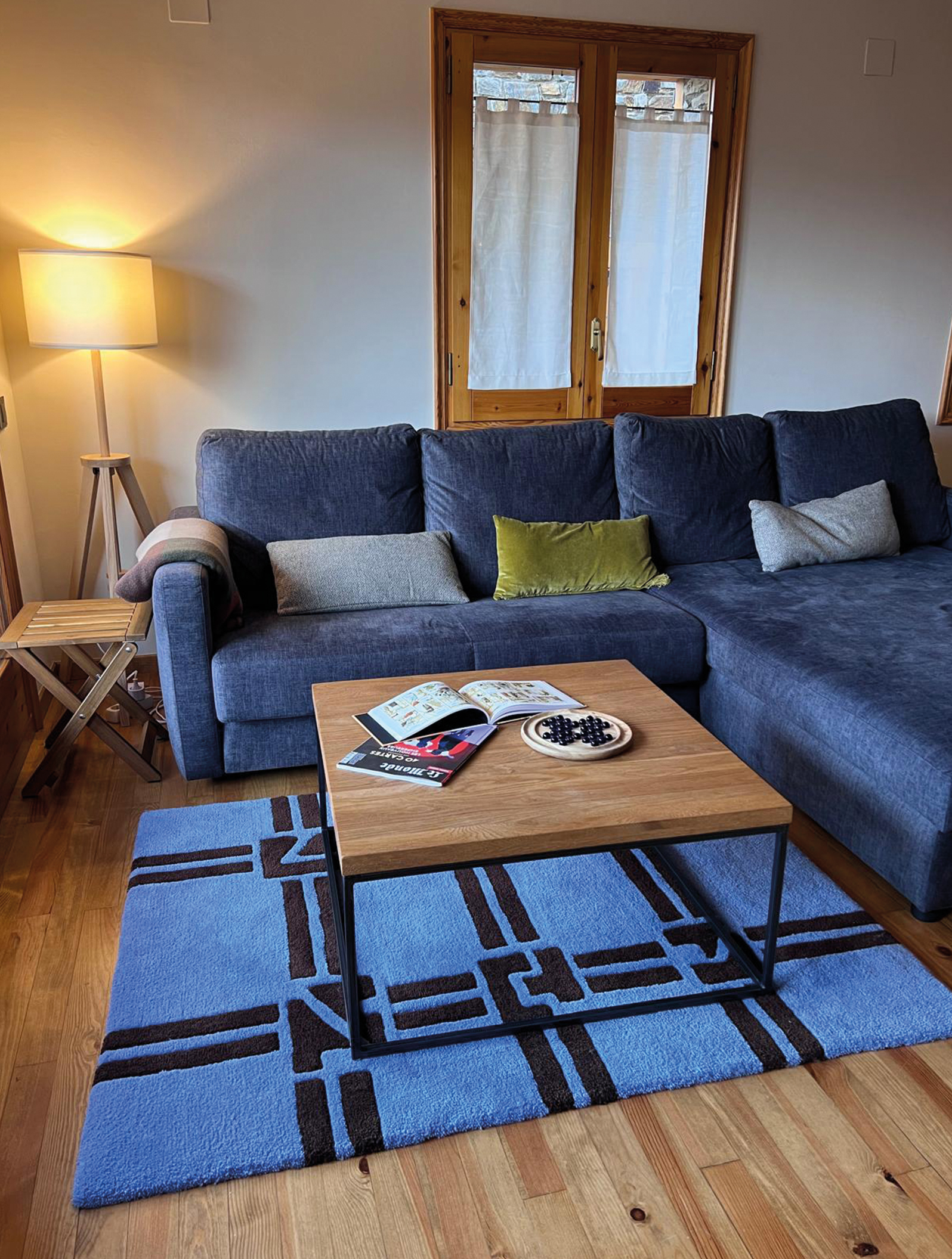 Tapis en laine tufté à la main par Maxime Castagnac.