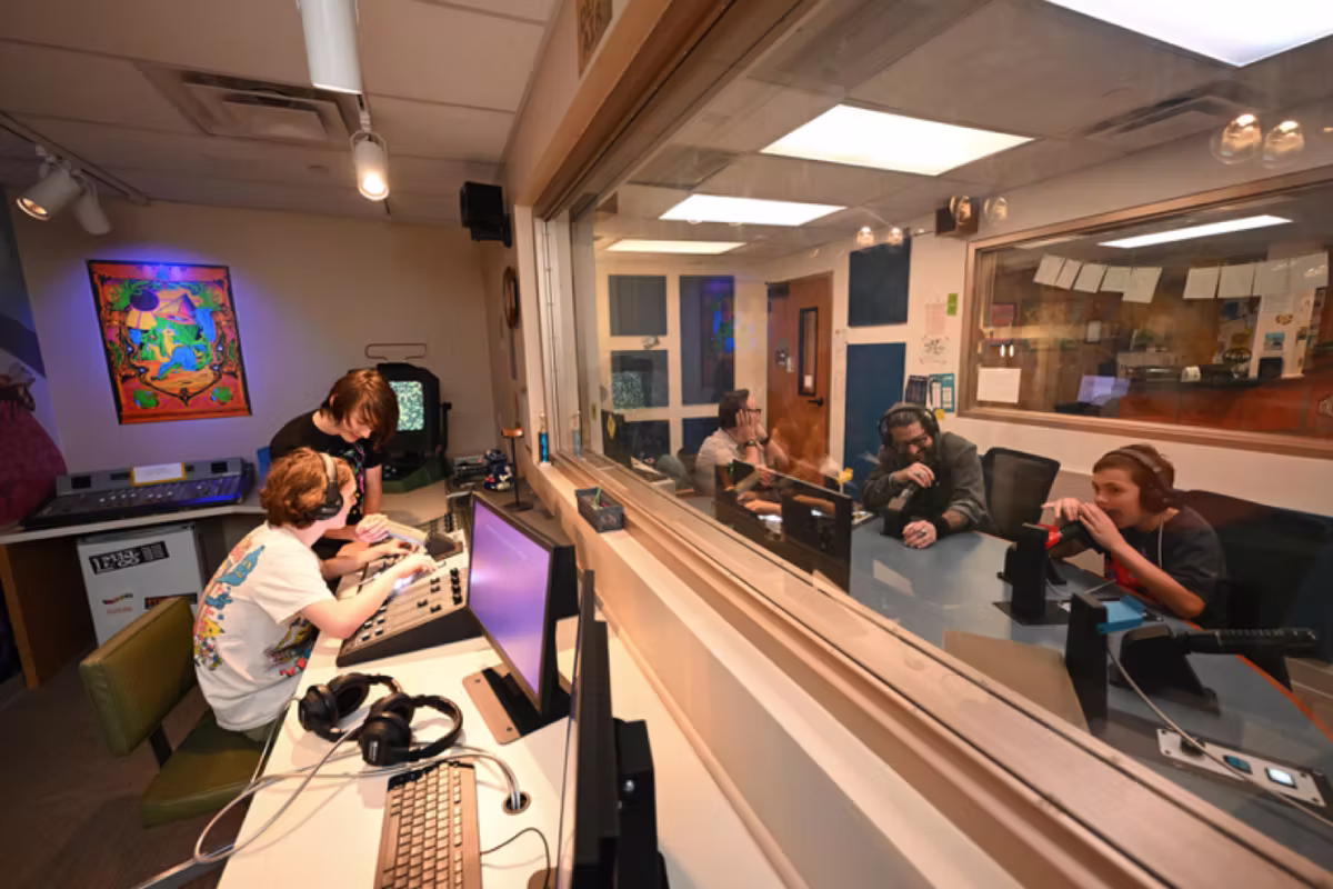 radio station table