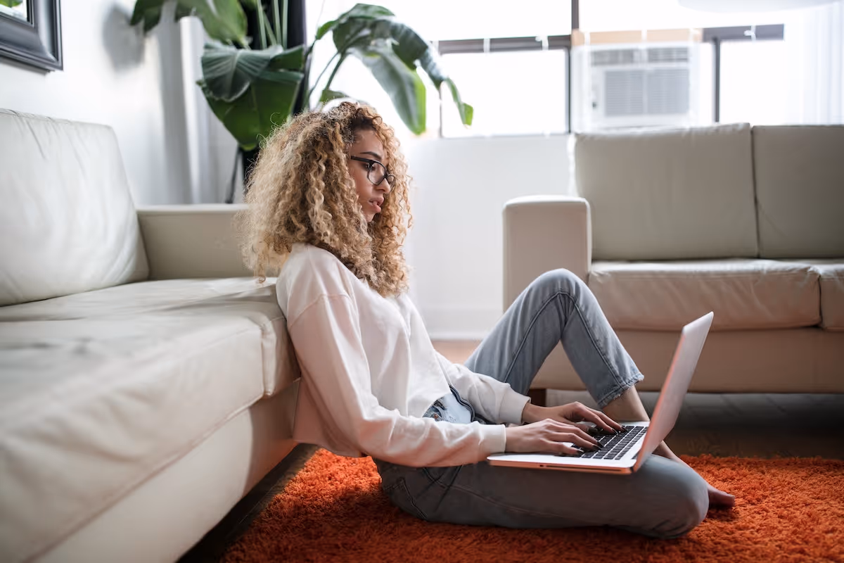 Woman sitting on the ground with her laptop