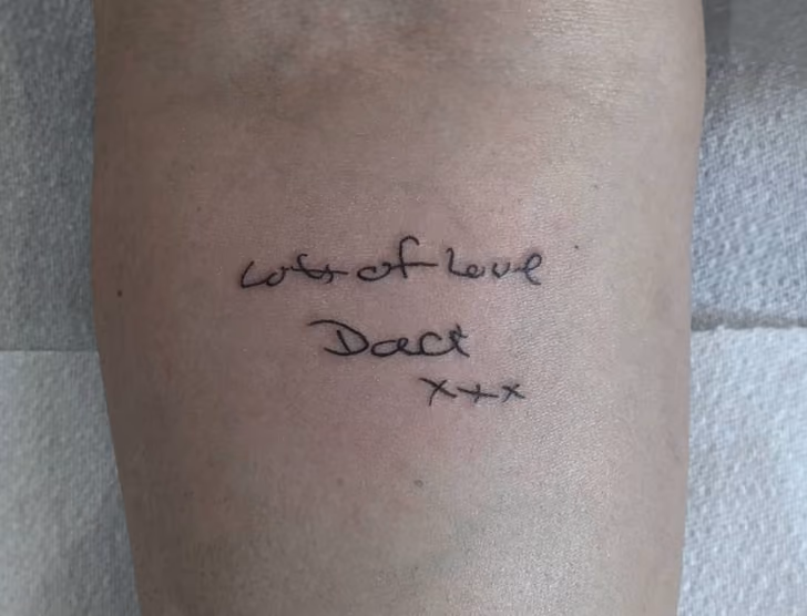handwritten note tattoo that reads Lots of Love, Dad xxx
