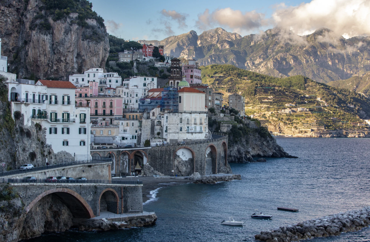 beautiful mountain lake destination in Italy perfect for first-time travelers