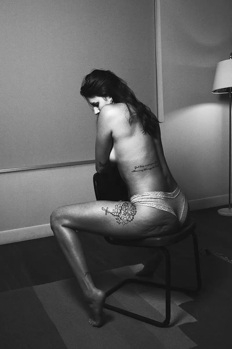 Bare Model Willow Johnson embracing her natural body with cellulite, long legs, and unfiltered beauty.