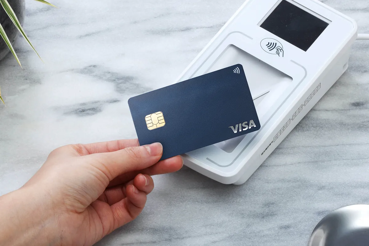 Kyash CardをかざしVisaのタッチ決済