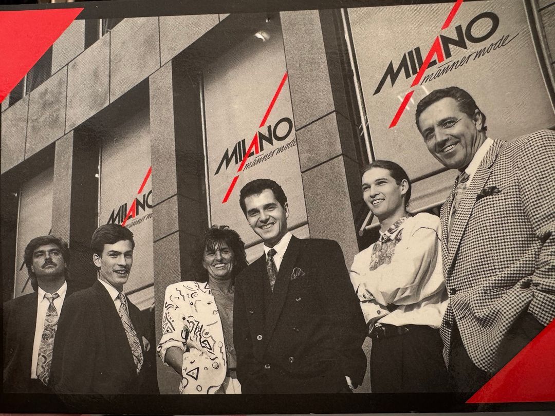 Das MILANO-Team vor dem Geschäft in der Wilhelm-Greil-Straße, 1988