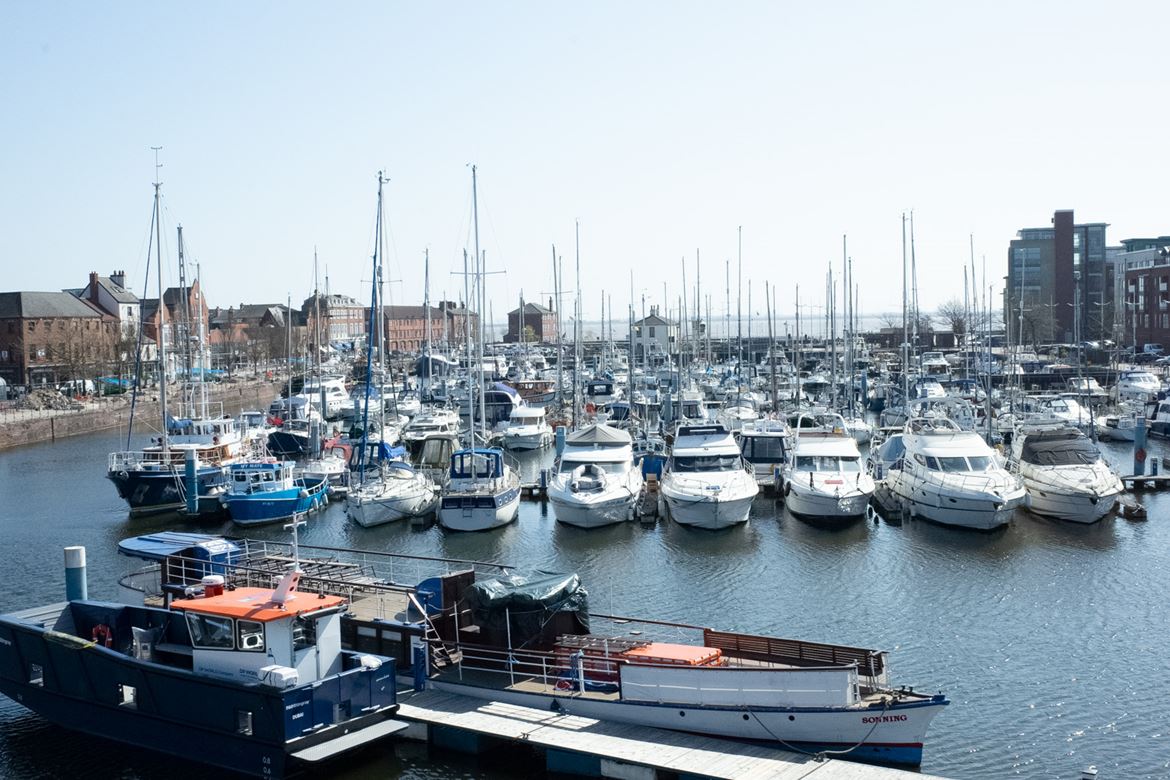 Hull Marina & Fruit Market