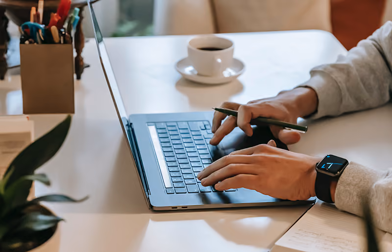 HR professional using LinkedIn for networking 