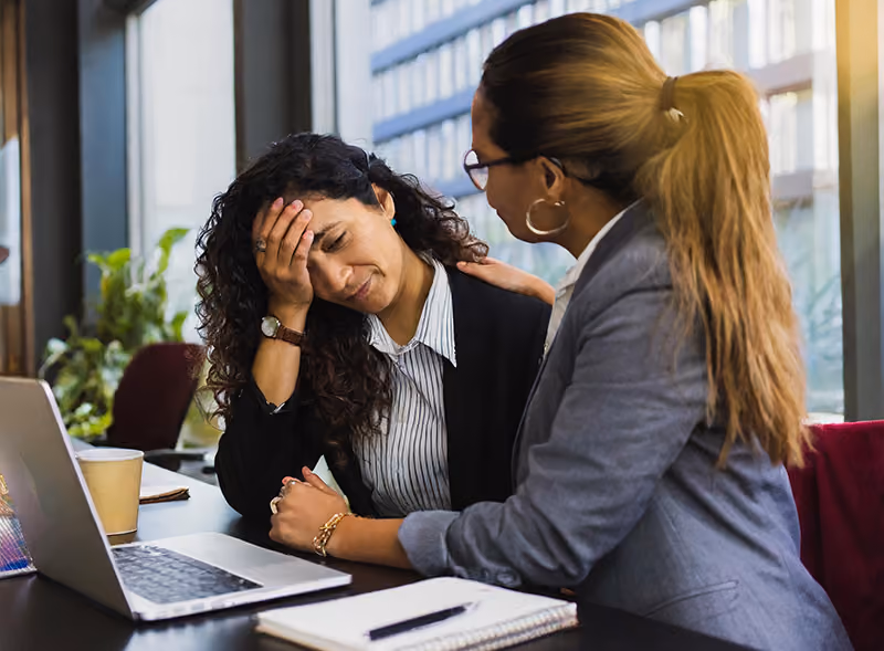 An HR professional supporting a bereaved employee.