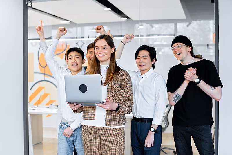 An-HR-department-running-an-employee-recognition-program-to-celebrate-staff-with-outstanding-performances
