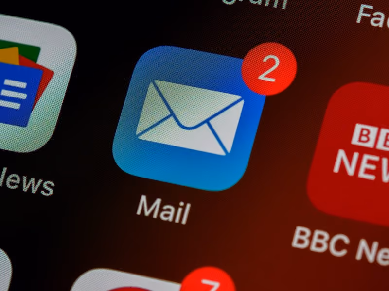 Mail app with notification indicator of 2