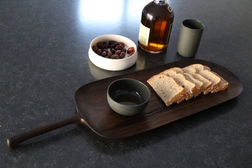 Plateau de service en bois par Guy Lemyre, ébéniste de Montréal.