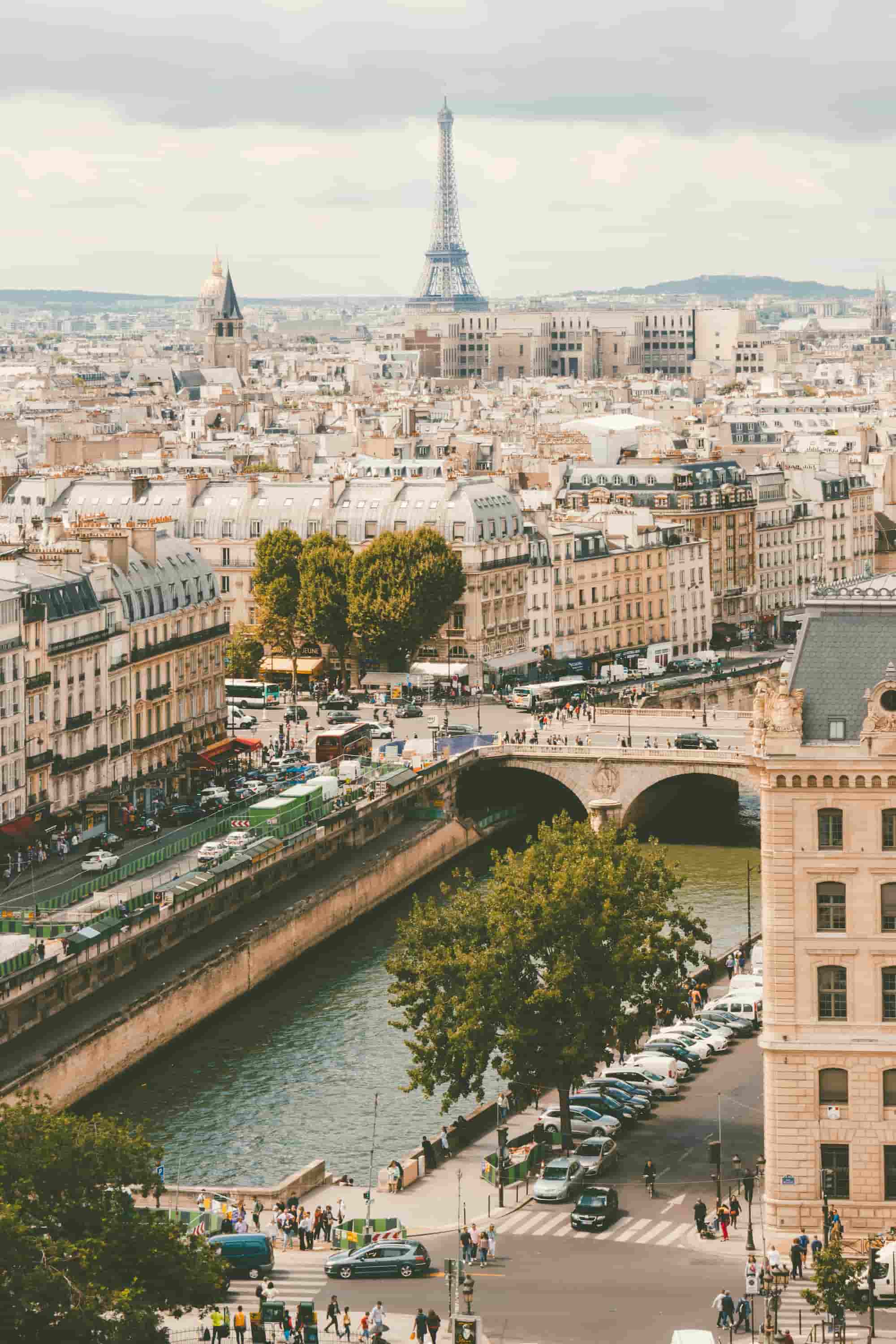 Paris Guided Tour - Coach and Foot (3 hours)