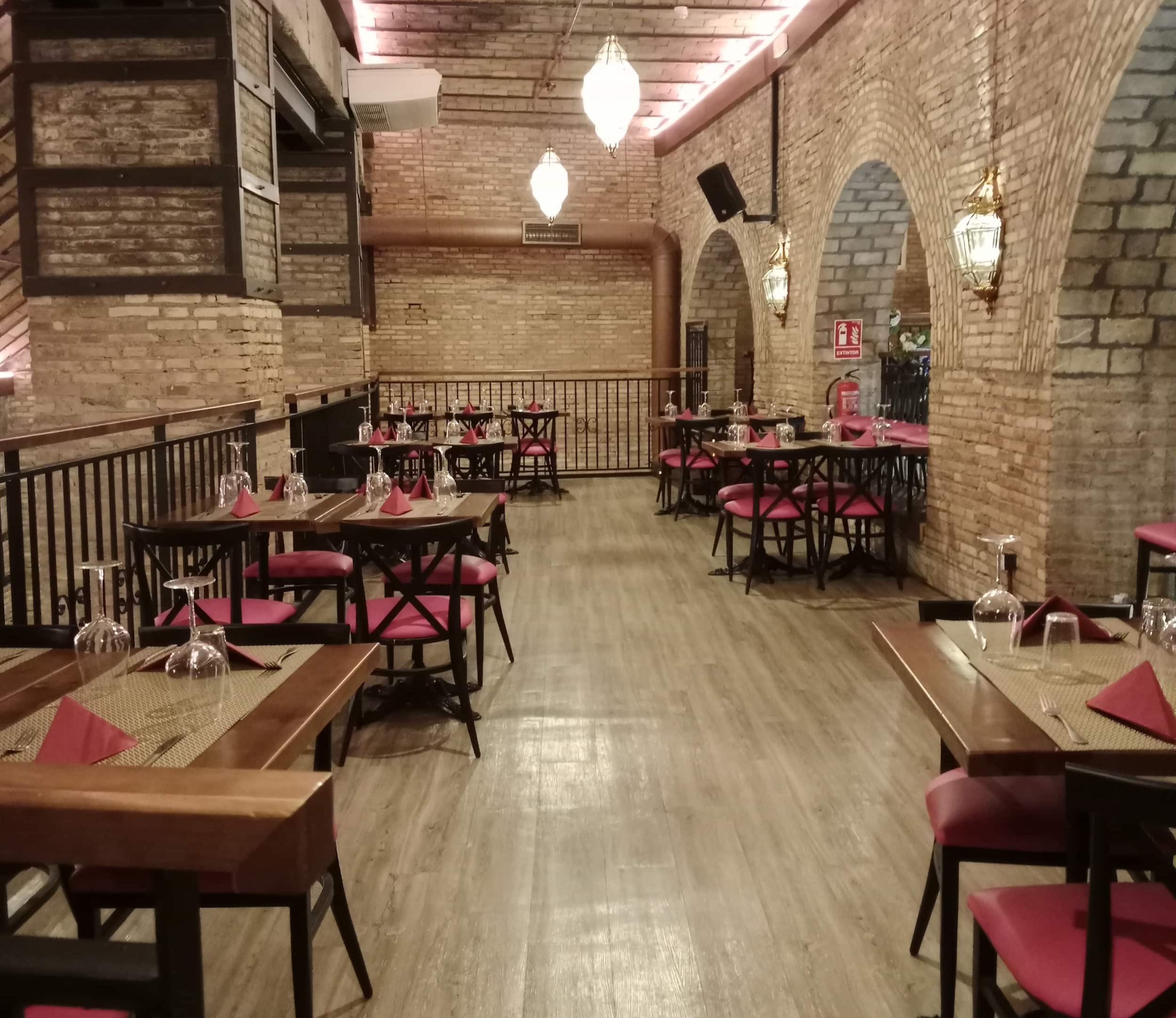 Tablao-Restaurante with tables