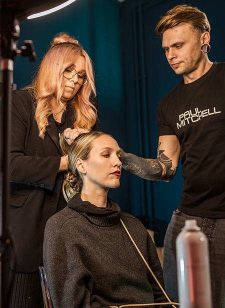 Models Backstage bei der Anja Gockel Fashionshow W25 Pulse of Gaia im Hotel Adlon Kempinski Berlin