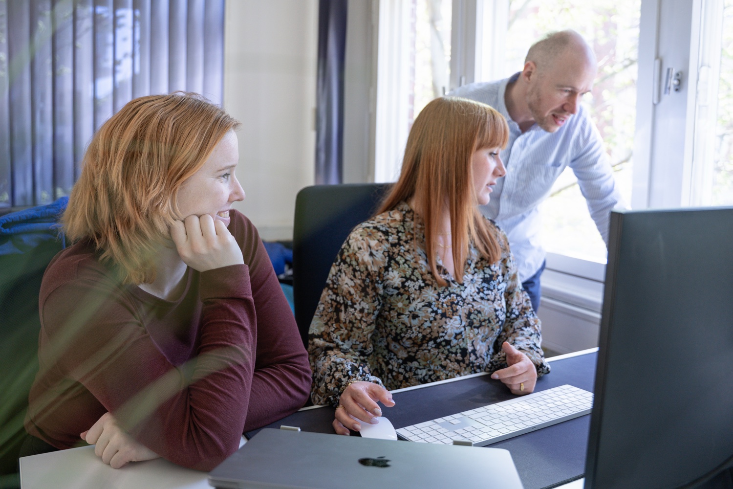 Projektteam bei der Arbeit im Büro Lüneburg