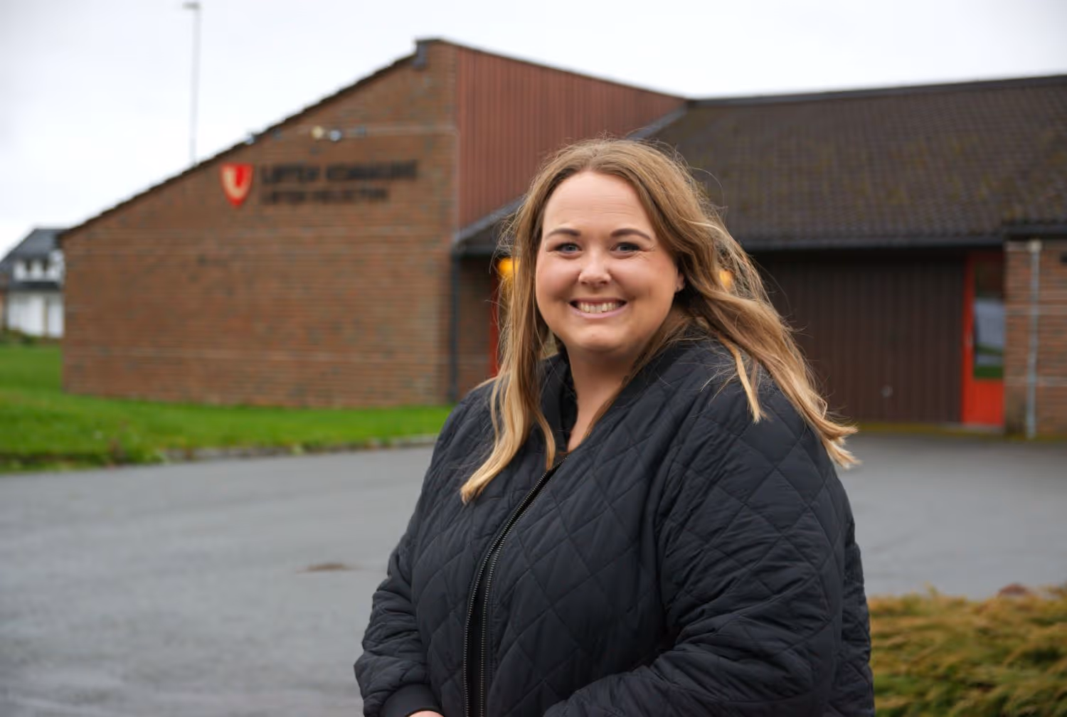 Løtens ordfører, Marte Larsen Tønseth, bidrar som frivillig gjennom VilMer. Det håper hun flere vil gjøre også.