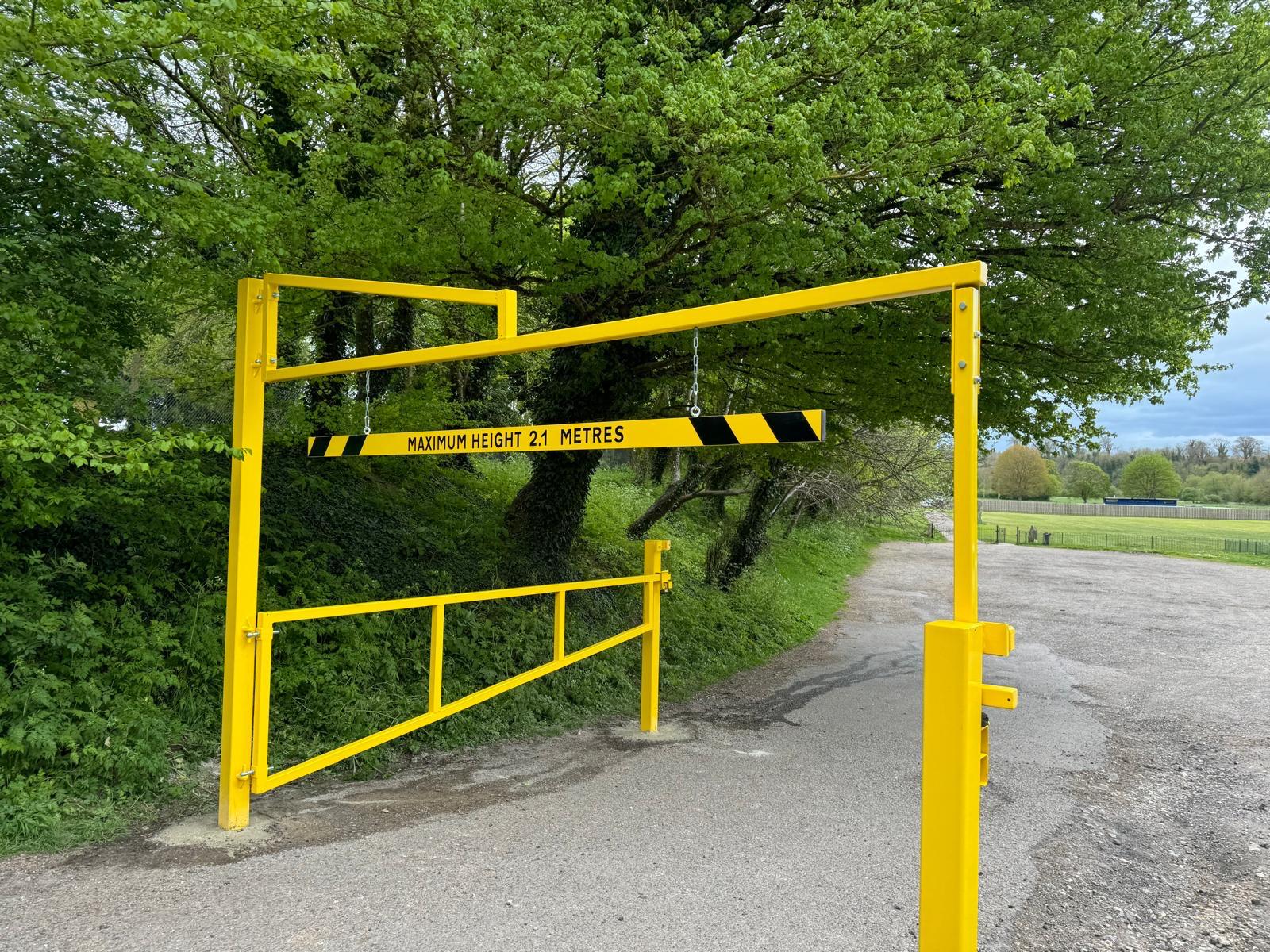 single leaf combination barrier with low level locking